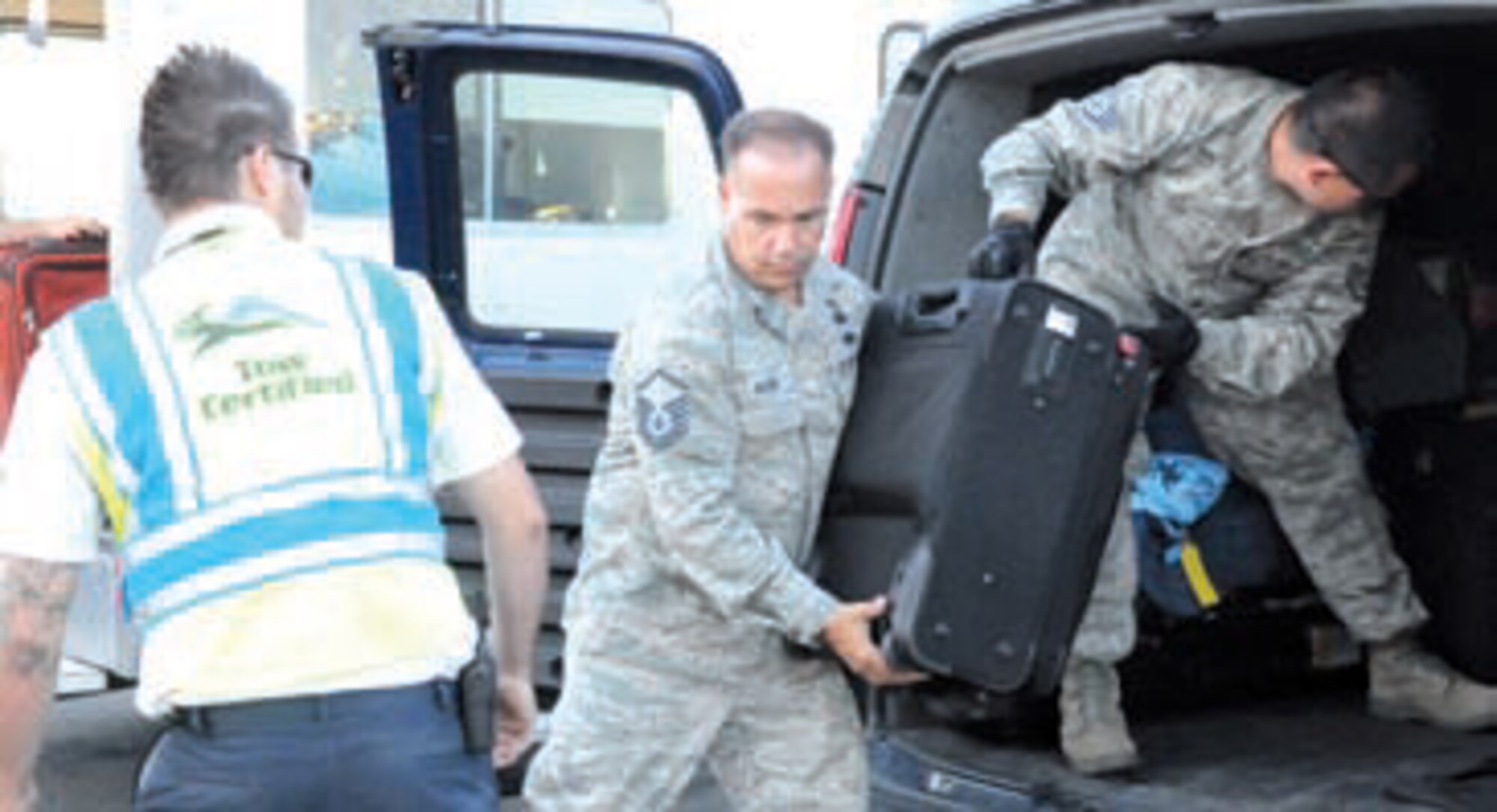 Master Sgt. Edward Allen and Staff Sgt. Ross Park, 163rd Reconnaissance Wing,
unload the bags to be placed on a C-32 at Palm Springs International Airport
in support of Former First Lady Elizabeth B. Ford’s departure ceremony, July 13.
The baggage detail crew was assigned to assist the Ford family. (U.S. Army photo / Private 1st Class Brandon Batchelor)