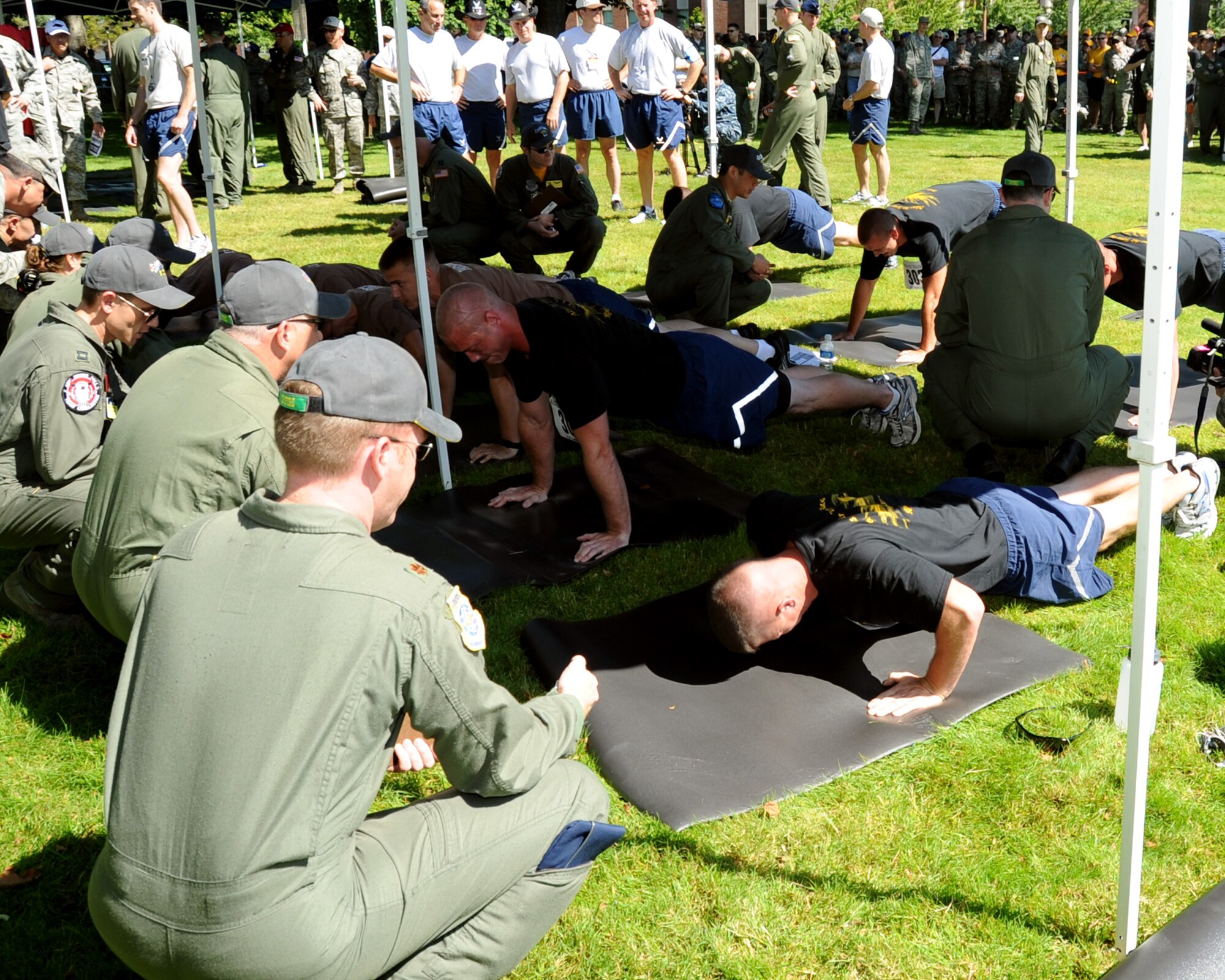 JOINT BASE LEWIS-MCCHORD, Wash. – The 2011 Air Mobility Command Rodeo kicked off with the Fit-to-Fight event July 24, 2011 with teams completing for perfect fitness scores of 100. Altus’s five-man team led by Team Chief Maj. Mike Stanifer battled through one minute of pushups, one minute of sit ups and a 1.5 mile run. The event was based on the Air Force physical fitness test and judges made sure every pushup and sit up was correctly performed.  (U.S. Air Force photo by Airman 1st Class Kenneth W. Norman / Released / 97th Air Mobility Wing Rodeo Public Affairs)