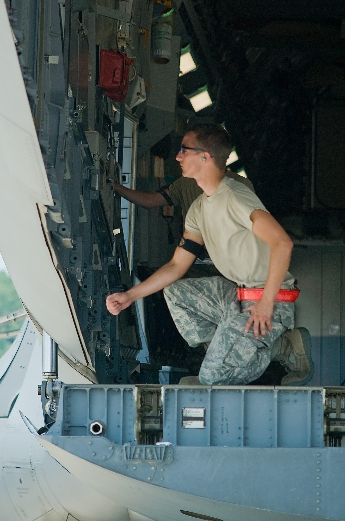Deployed Family Dinner(U.S. Air Force photo by Airman 1st Class Jacob Morgan)