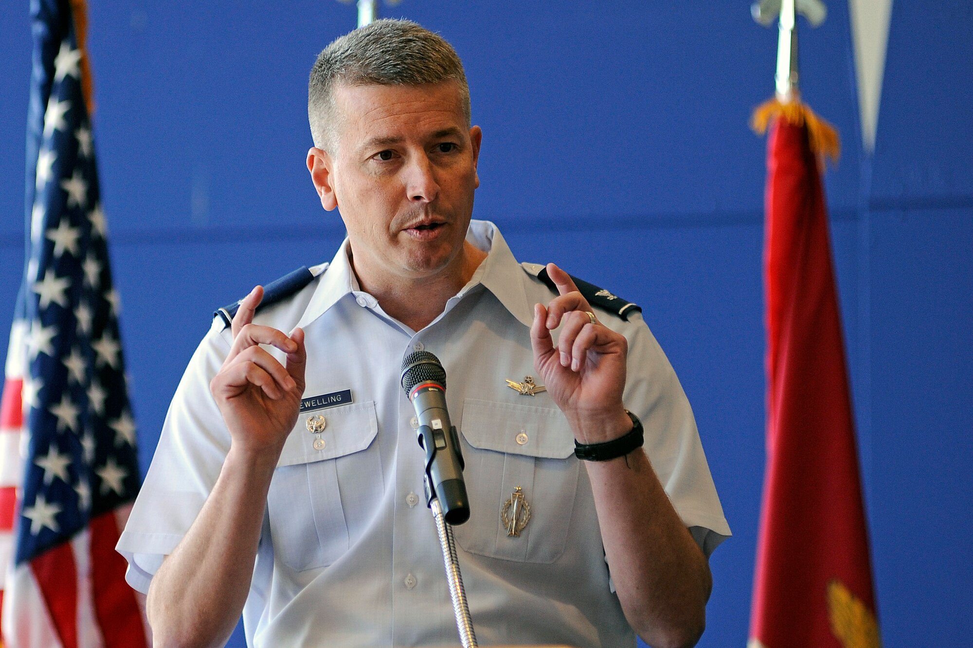 Col. Jeffrey Flewelling, 21st Space Wing vice commander, thanks retirees for their service and leadership during the Front Range Retiree Appreciation Day event at the U.S. Air Force Academy in Colorado Springs, Colo., July 23, 2011. The event was co-sponsored by Peterson AFB. (U.S. Air Force photo/Mike Kaplan)