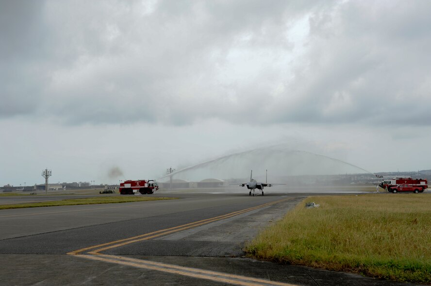 Brig. Gen. Ken Wilsbach, 18th Wing Commander, taxies under jets of water in an F-15 Eagle after his “fini-flight,” June 1. General Wilsbach is preparing to leave Kadena following his change of command ceremony June 3 to assume the position of Deputy Director for Operations, Headquarters United States Pacific Command, Camp H.M. Smith, Hawaii. (U.S. Air Force photo/Airman 1st Class Brooke P. Beers)