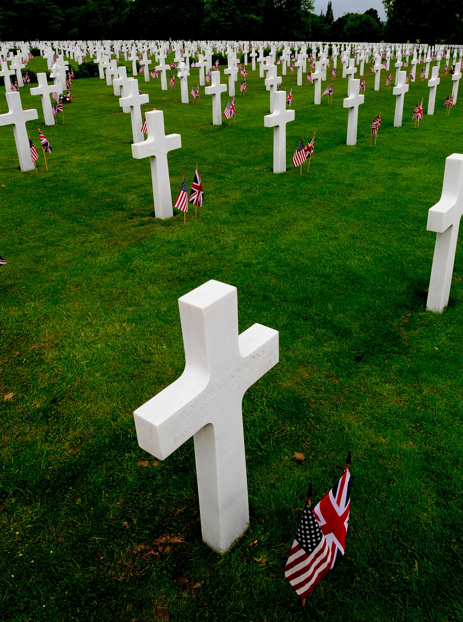 Cambridge, England -- There are 3,812 American heroes laid to rest at the Madingley American Cemetery, along with 5,127 names recorded on the Tablets of the Missing. RAF Mildenhall held a service May 30, 2011, in memory of more than 400,000 American World War II Service members who paid the ultimate sacrifice to preserve freedom. (U.S. Air Force photo/Senior Airman Ethan Morgan)