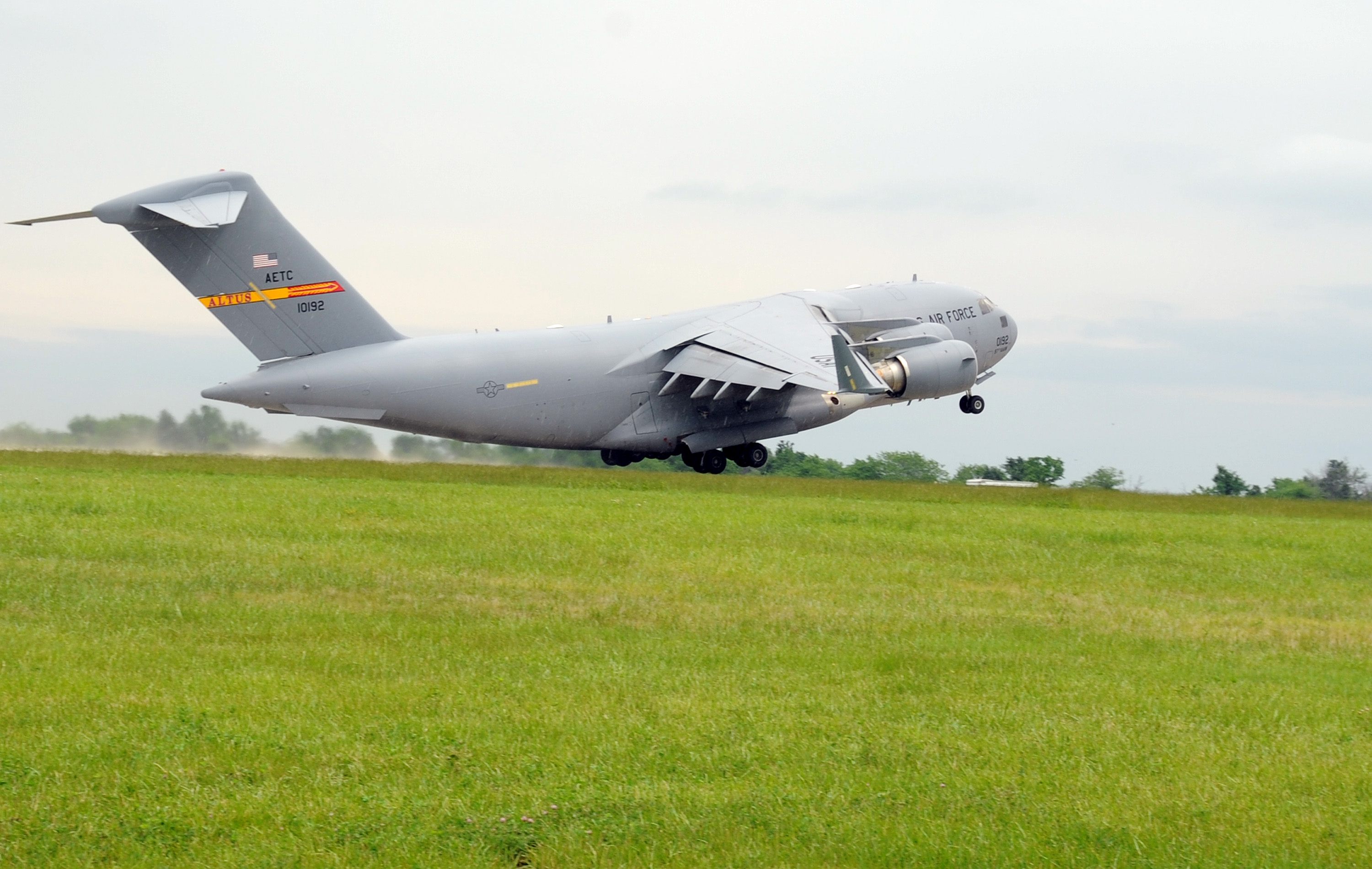 Altus AFB C 17 headlines Columbia Mo. air show