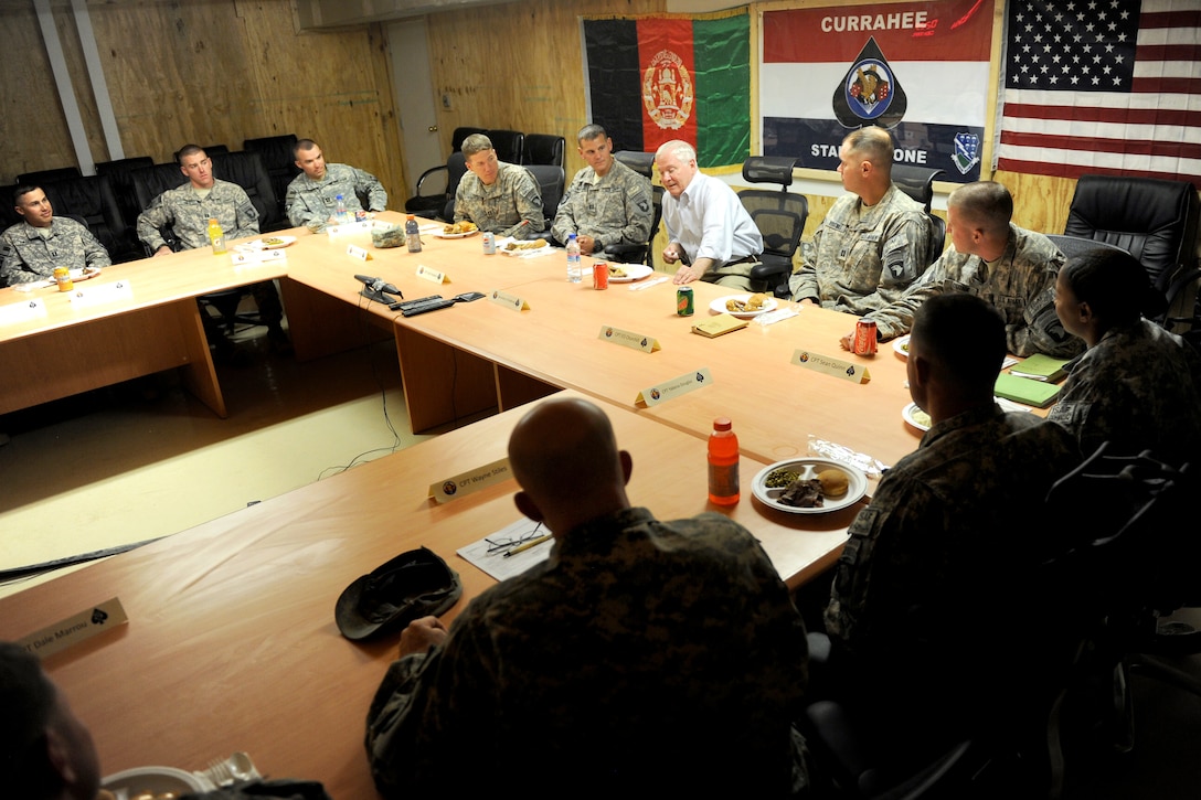 U.S. Defense Secretary Robert M. Gates eats lunch with company grade officers at Camp Eggers, Afghanistan, June 6, 2011. The officers are assigned to Task Force Currahee.