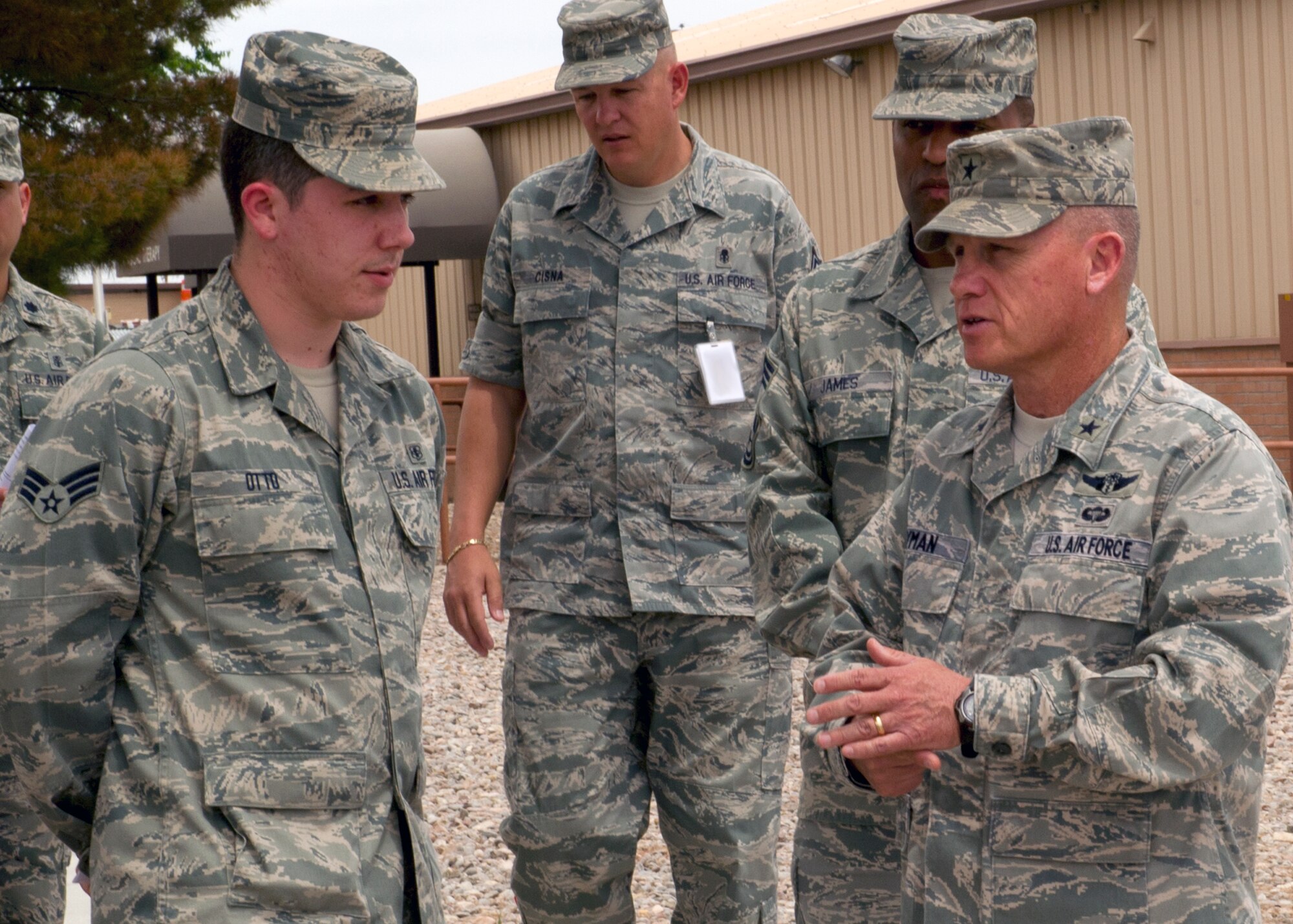 ACC surgeon visits Holloman > Holloman Air Force Base > Article Display