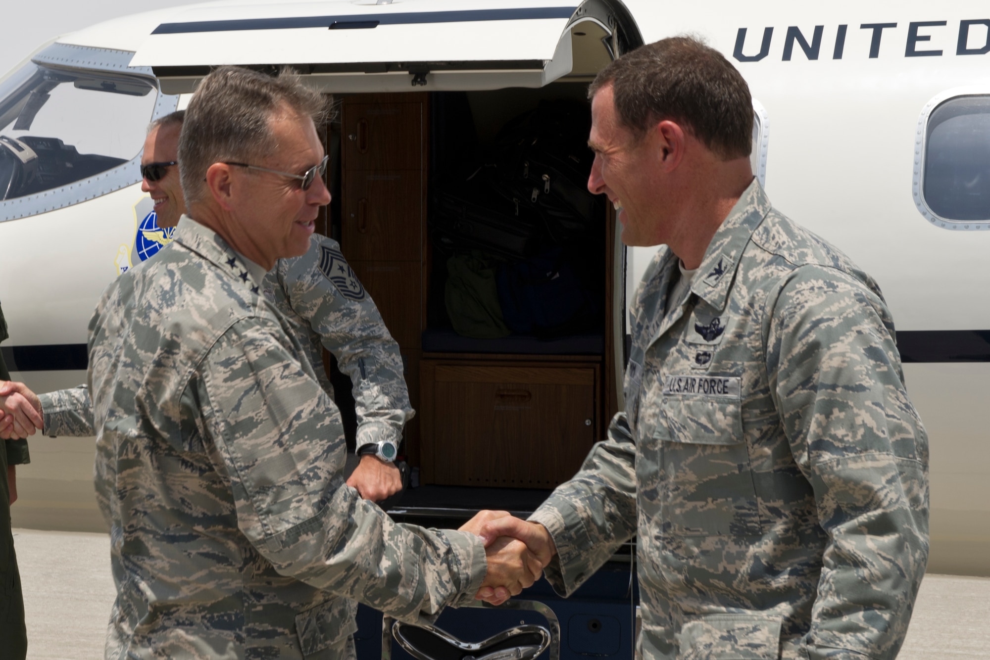 HOLLOMAN AIR FORCE BASE, N.M. -- Col. David Krumm, 49th Wing commander, welcomes Gen. William M. Fraser III, commander of Air Combat Command, June 1, 2011, at base operations. General Fraser toured various base agencies including Outdoor Recreation and was briefed about the Holloman Outdoor Wingman program. (U.S. Air Force photo by Airman 1st Class Joshua Turner/Released)