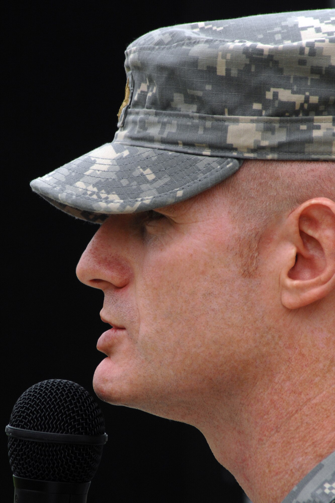 GRISSOM AIR RESERVE BASE, Ind., -- Maj. Scott Thomson, outgoing commander of the 316th Psychological Operations Company, addresses the crowd as he relinquishes command to Capt. Gregory Baugh. The change of command ceremony was held here June 5.  (U.S. Air Force photo/Tech. Sgt. Doug Hays)