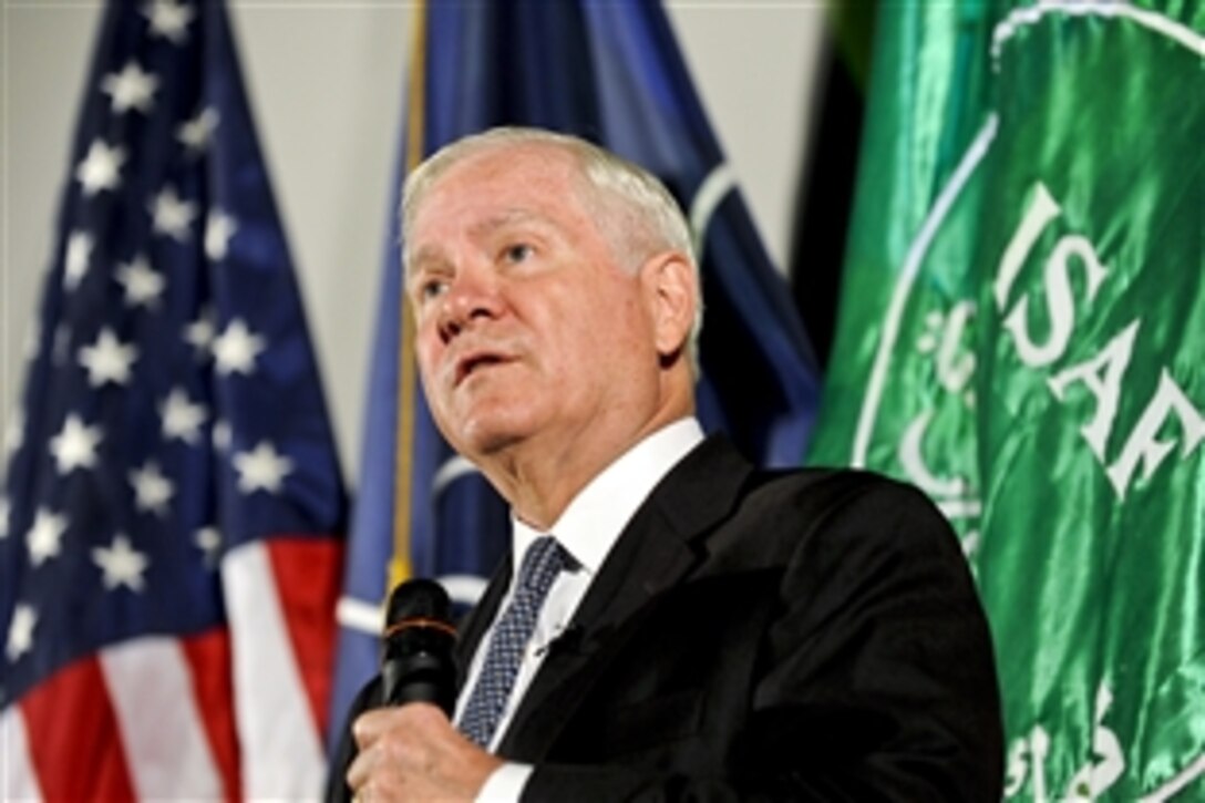 U.S. Defense Secretary Robert M. Gates thanks International Joint Commission personnel for their service at the Joint Operations Center in Kabul, Afghanistan, June 7, 2011.