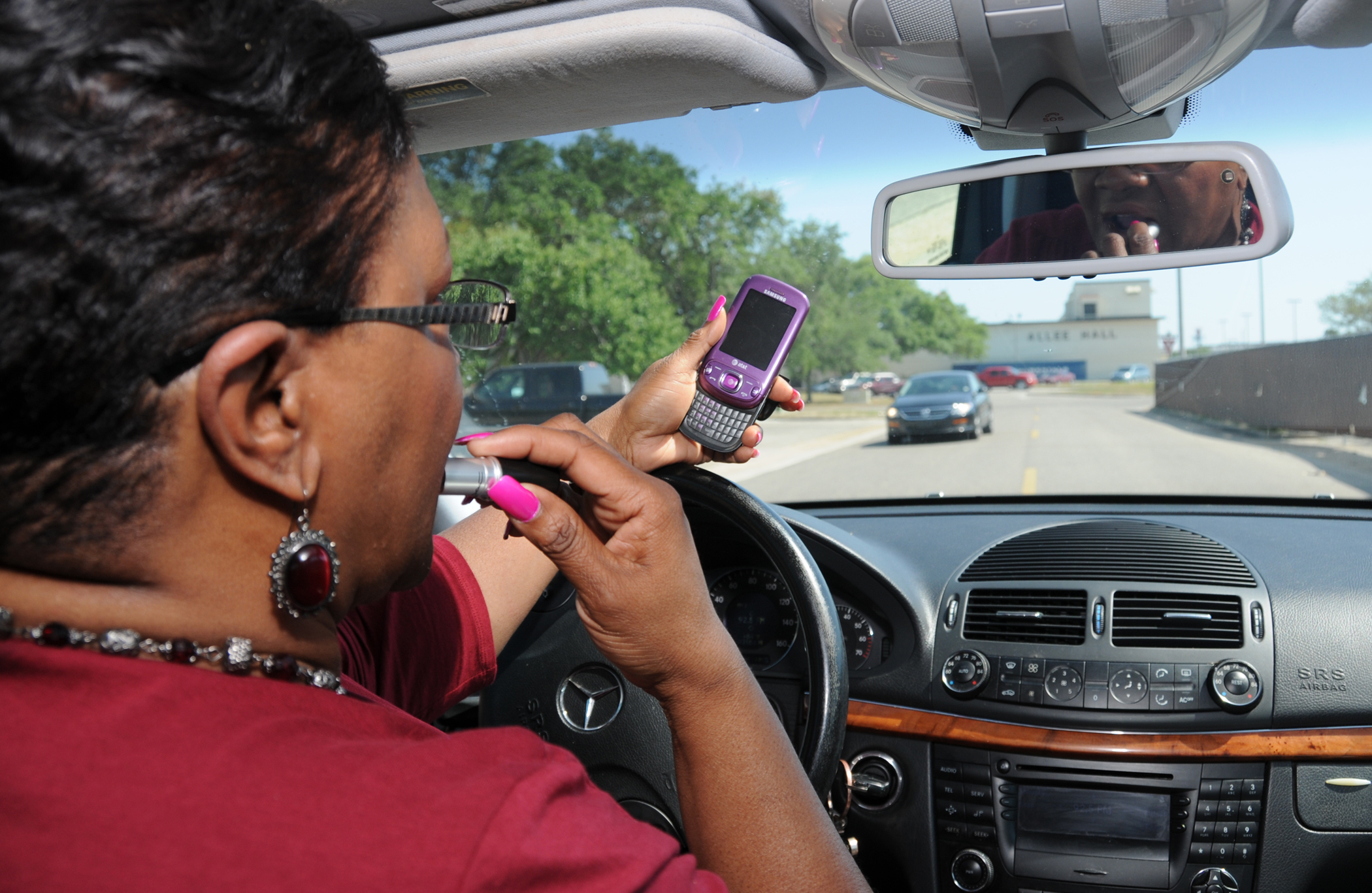 AAA HandsFree Devices Don't Solve Distracted Driving Dangers