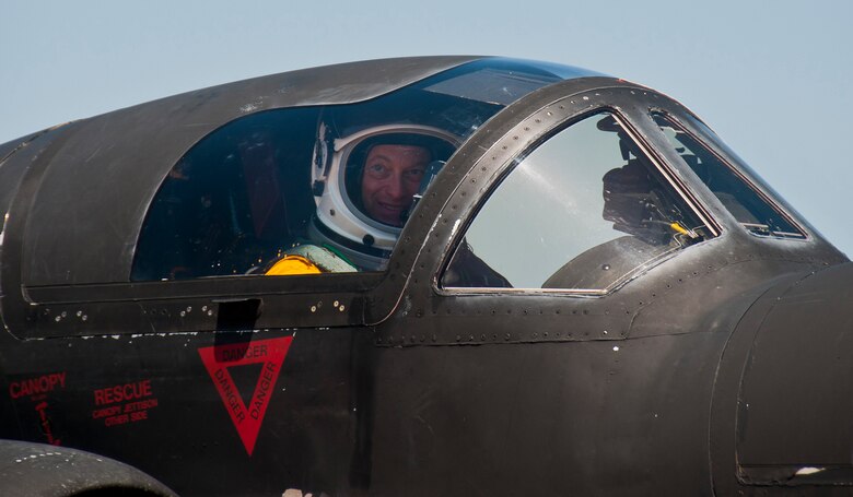 Gary Sinise looks out the passenger cockpit of a U-2 Dragon Lady after returning from a high flight at 70,000 feet from Beale Air Force Base, Calif., June 8. Mr. Sinise was visiting Beale to document the mission of the U-2 Dragon Lady and meet with Airmen to boost morale. 