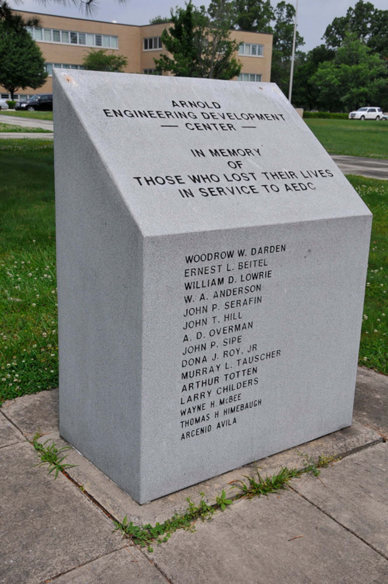A memorial in front of the Administration and Engineering Building displays names of 15 individuals who lost their lives in service at AEDC. (Photo by Rick Goodfriend)