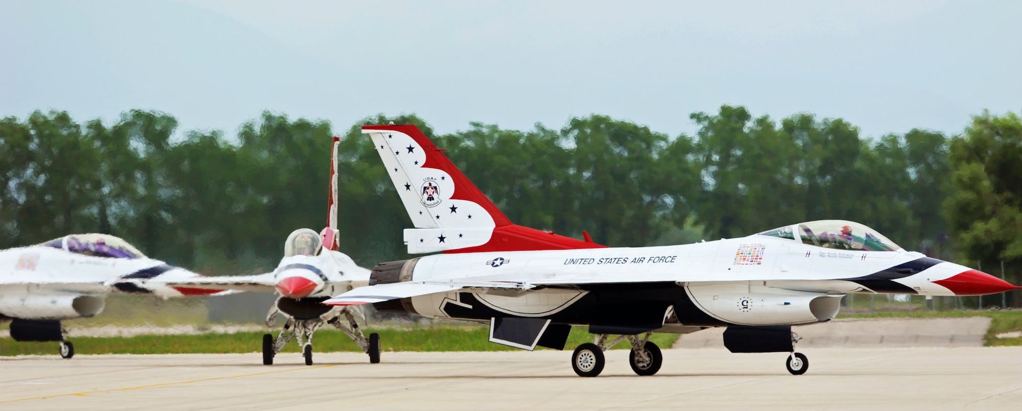 The U.S. Air Force air demonstration team, The Thunderbirds, arrive at Aviano Air Base, Italy on June 9.  The Thunderbirds were in Italy to participate in the Air Extreme 2011 Airshow in Jesolo, Italy June 11-12. (U.S. Air Force photo by Tech. Sgt. Ian Dean)