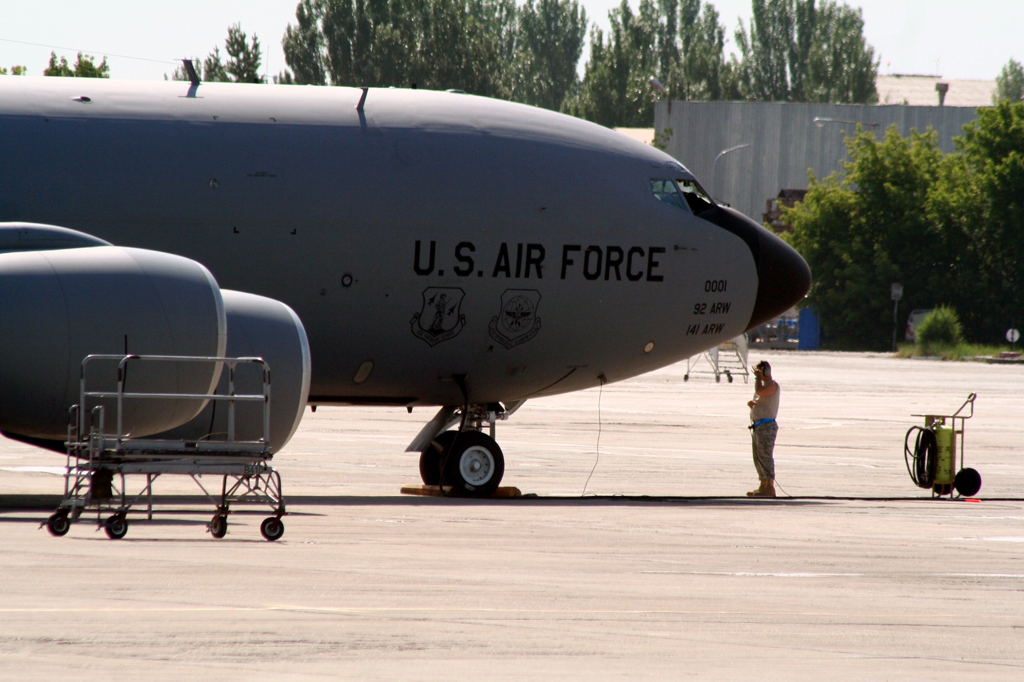 An aircraft maintenance Airmen assigned to the 376th Air Expeditionary Wing prepares KC-135R Stratotanker for a combat air refueling mission from the Transit Center at Manas, Kyrgyzstan, on June 7, 2011. The 376th AEW supports Operation Enduring Freedom and other operations in the U.S. Central Command area of responsibility. (U.S. Air Force Photo/Master Sgt. Scott T. Sturkol)