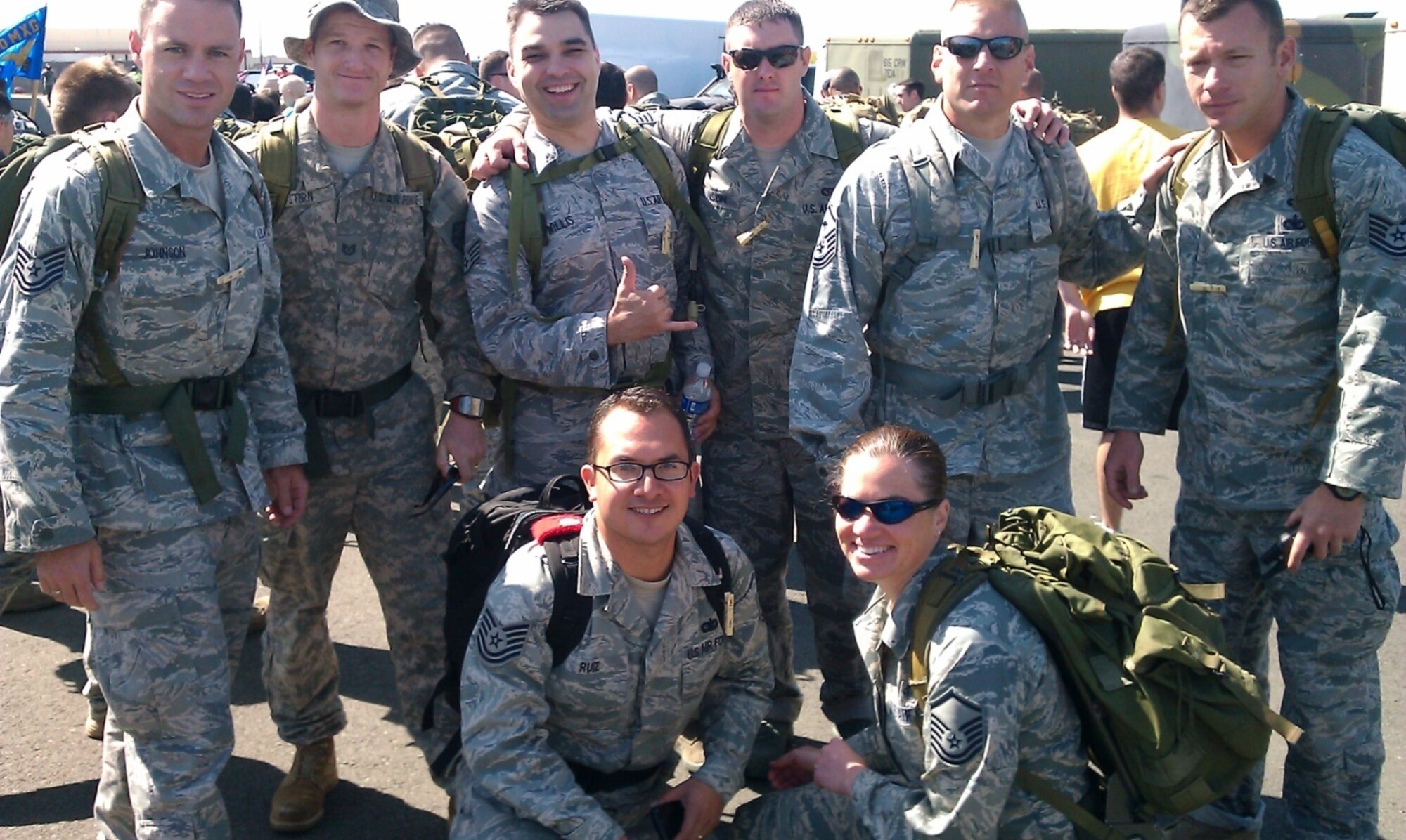 The 364th RCS run team at the Gold Star Moms Charity Run (back l-r) Tech. Sgt. Johnson, Tech. Sgt. Stern, Staff Sgt. P. Willis, Staff Sgt. J. Branson, Master Sgt. Burges, and Tech. Sgt. Crim. (Front Row l-r) Tech. Sgt. Ruiz and Master Sgt. Sutphen (USAF photo/courtesy photo)