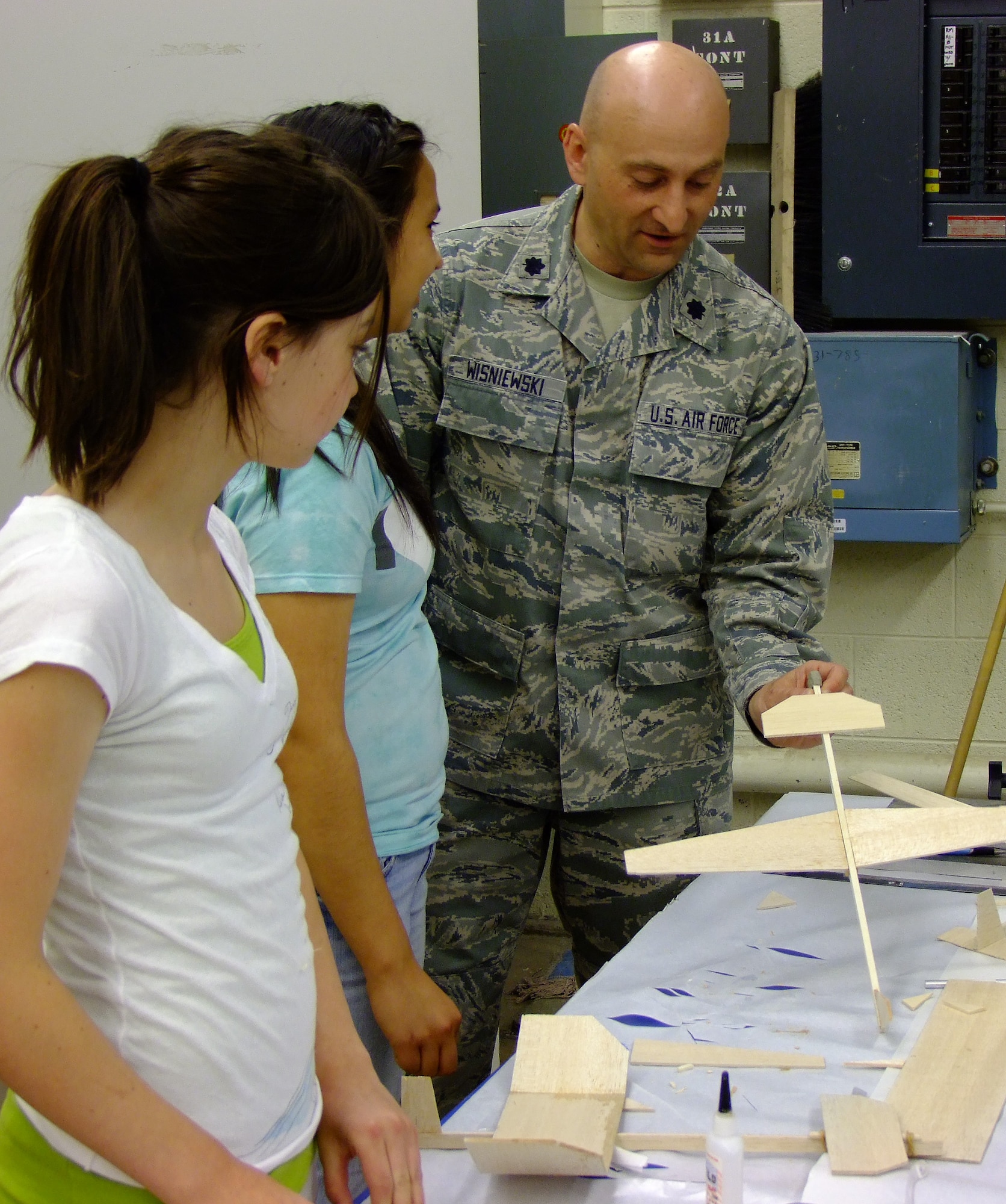 Lt. Col. Charles Wisniewski works with two teens on their model gliders in the Air Force Academy Aero Lab.  Professors and staff in the Academy’s aeronautical engineering department spent time with teens from the Air Force’s Teen Aviation Camp, teaching them about the Academy’s program.  (U.S. Air Force Photo/Leslie Finstein) 