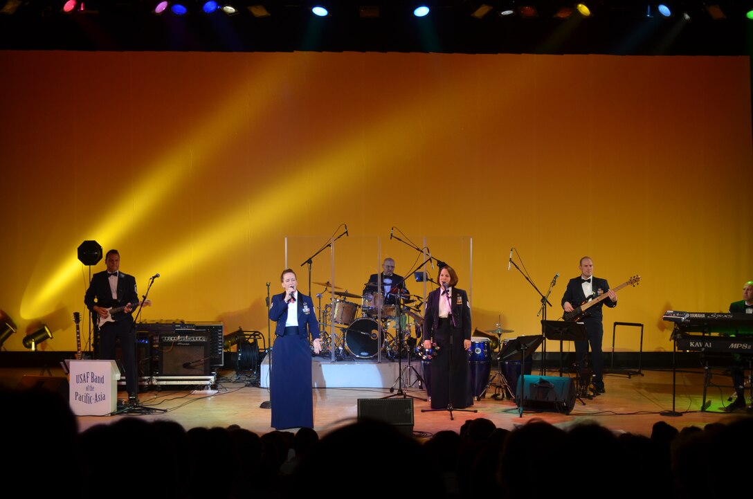 Pacific Trends performs for a full house in  Misawa City, Aomori.