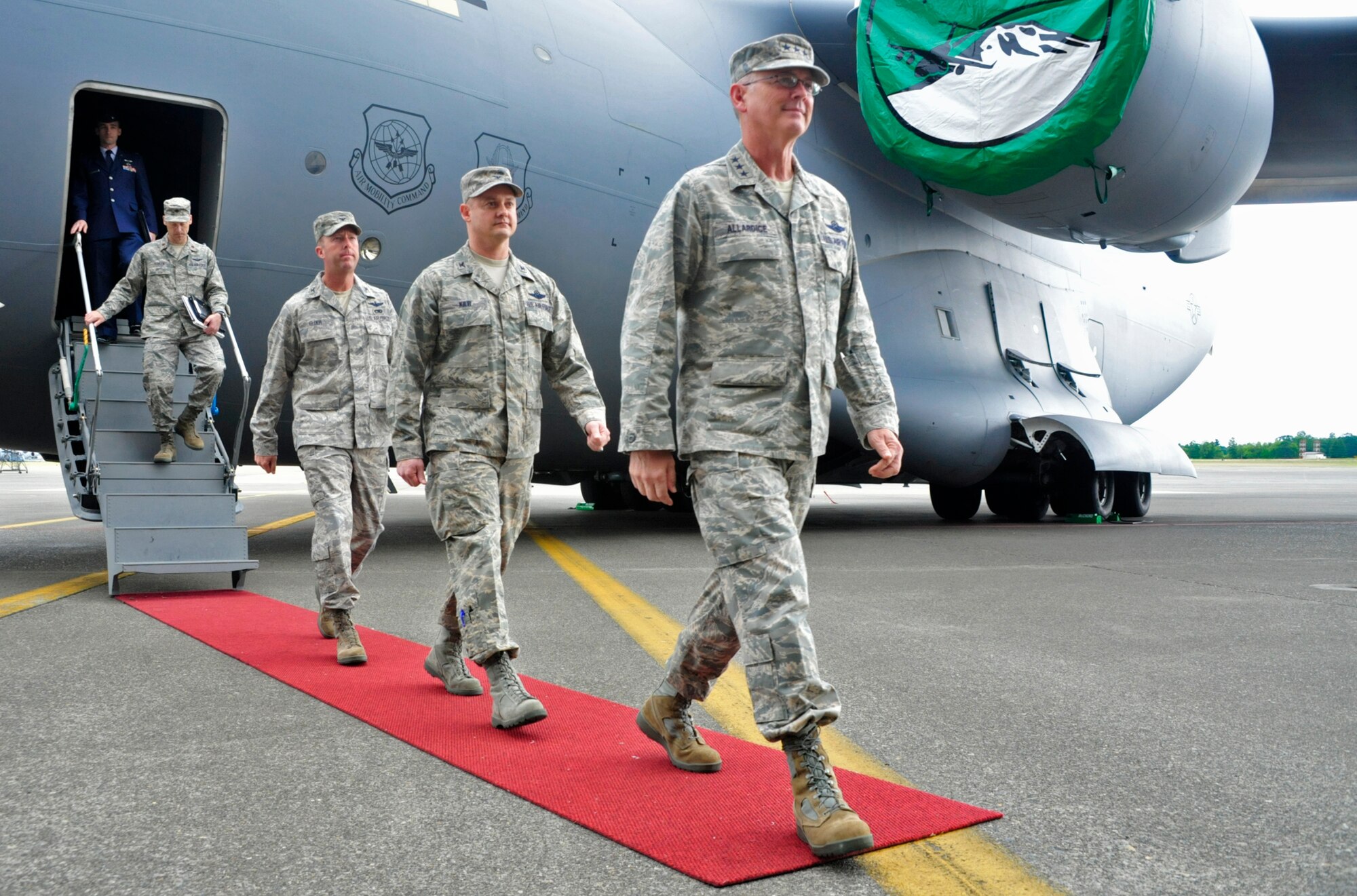 62nd AW welcomes new commander > Team McChord > Article Display