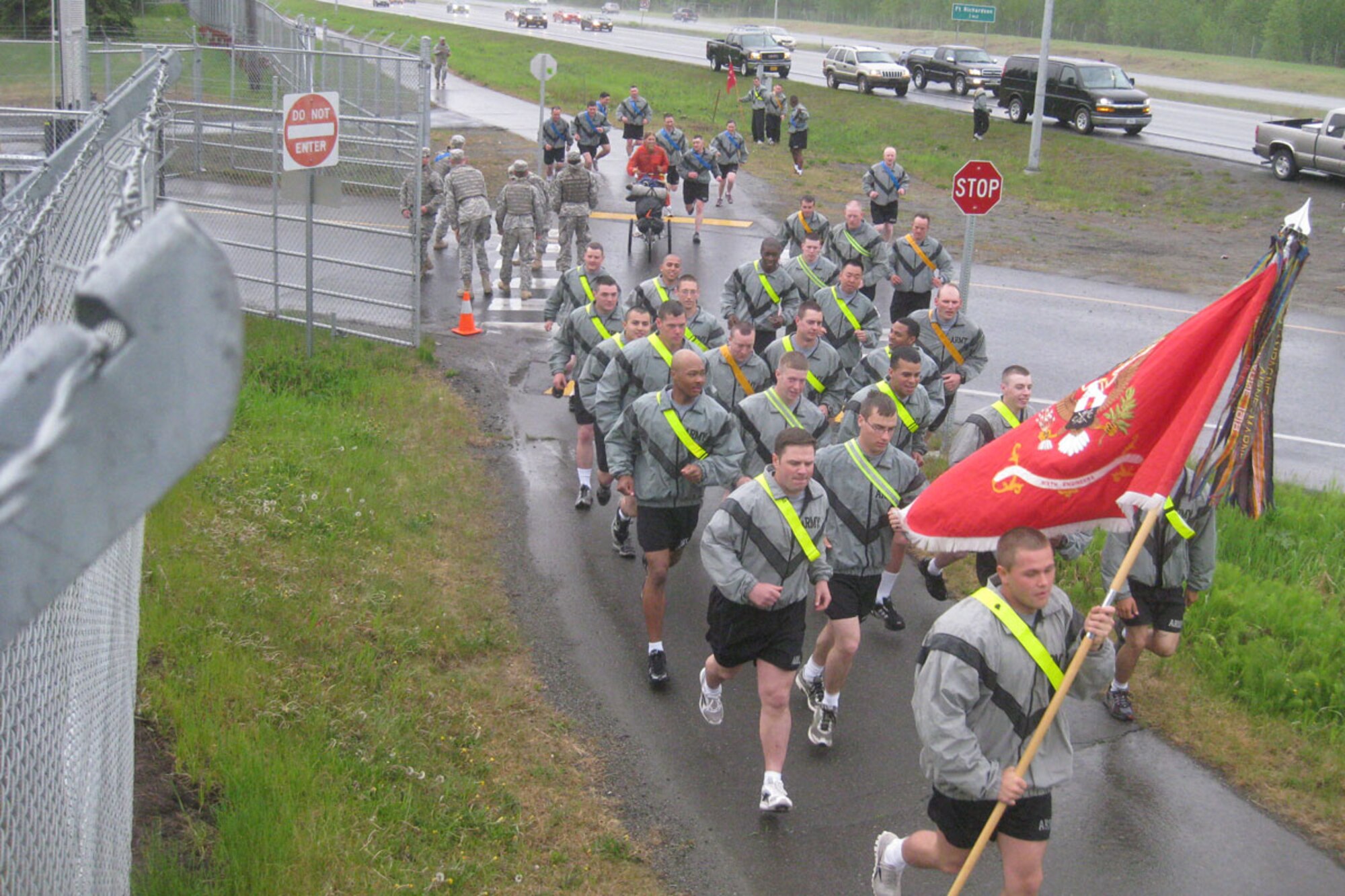Soldiers of the 6th Engineer Battalion (Combat)(Airborne) accompany mountaineer Matt Montavon for the Anchorage stretch of his 1,100-mile run across Alaska. Montavon aims to raise awareness and support for the Wounded Warrior Project, a nonprofit organization which assists injured service members. (U.S. Army photo\Capt. Richard Packer)