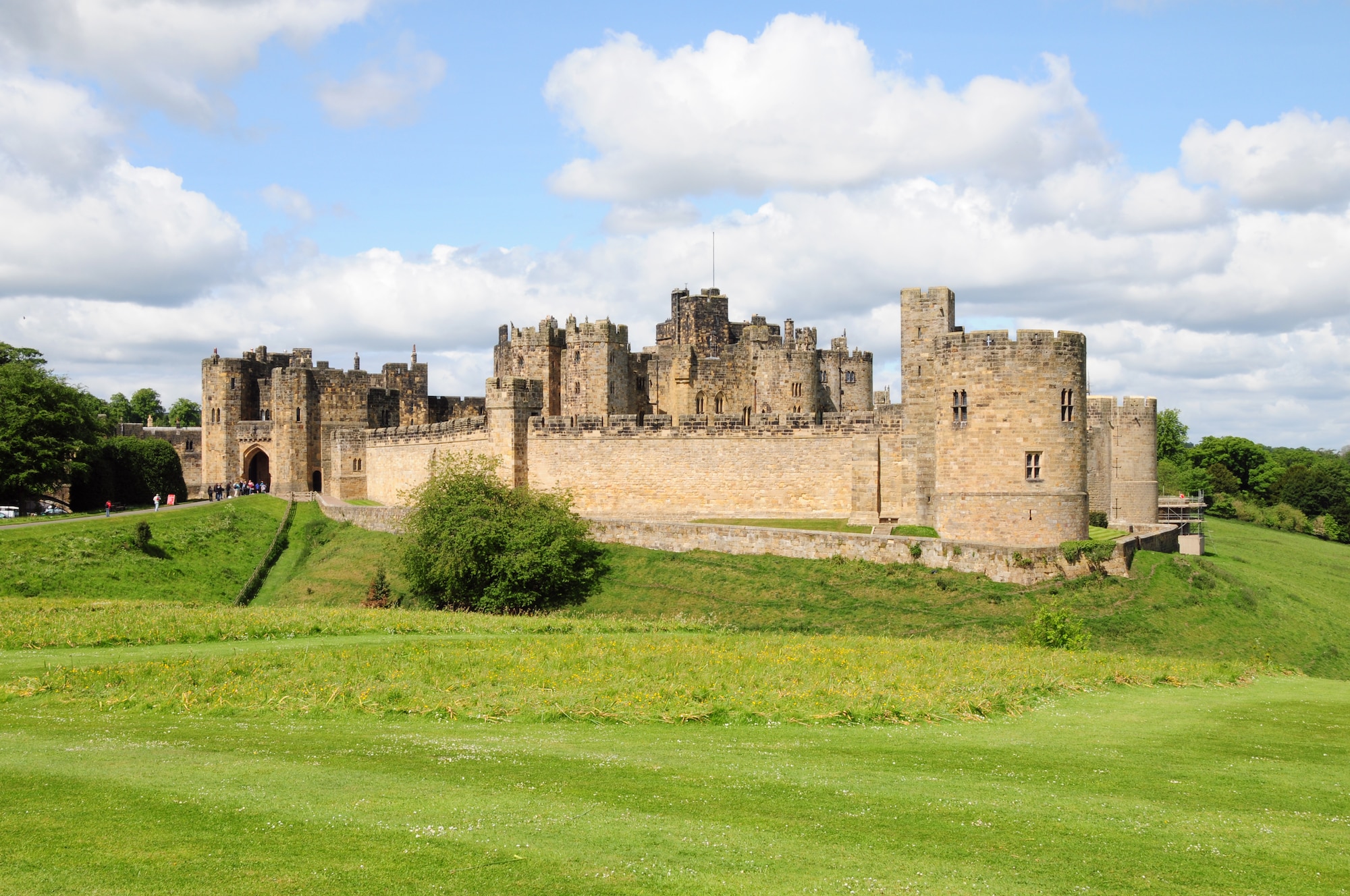 ALNWICK, England – Alnwick Castle is one of the attractions Airmen can visit while stationed in England. Participants on the RAF Lakenheath Outdoor Recreation “Harry Potter and Loch Ness” trip visited the Castle on May 31, 2011. The castle is featured in the Harry Potter movies. (U.S. Air Force photo/Staff Sgt. Stephen Linch)