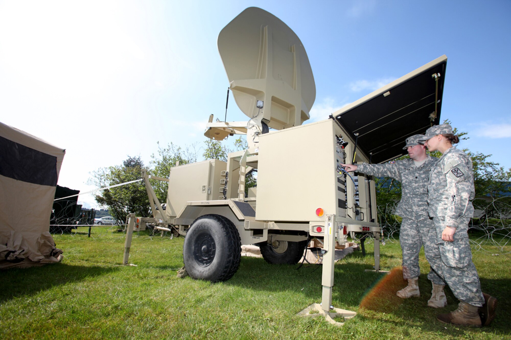 Soldiers, Marines join forces to communicate at Kodiak > Joint Base ...