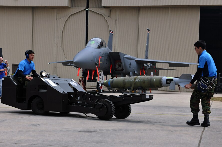 KUNSAN AIR BASE, Republic of Korea -- Republic of Korea Air Force 38th Aircraft Maintenance Squadron members use an MJ1 bomb lift truck to load the weapons on to a KF-16 Fighting Falcon during the semi-annual Weapons Loading Competition here June 18. The next load competition is scheduled for this fall at Osan AB. (U.S. Air Force photo/Senior Airman Brittany Y. Bateman)