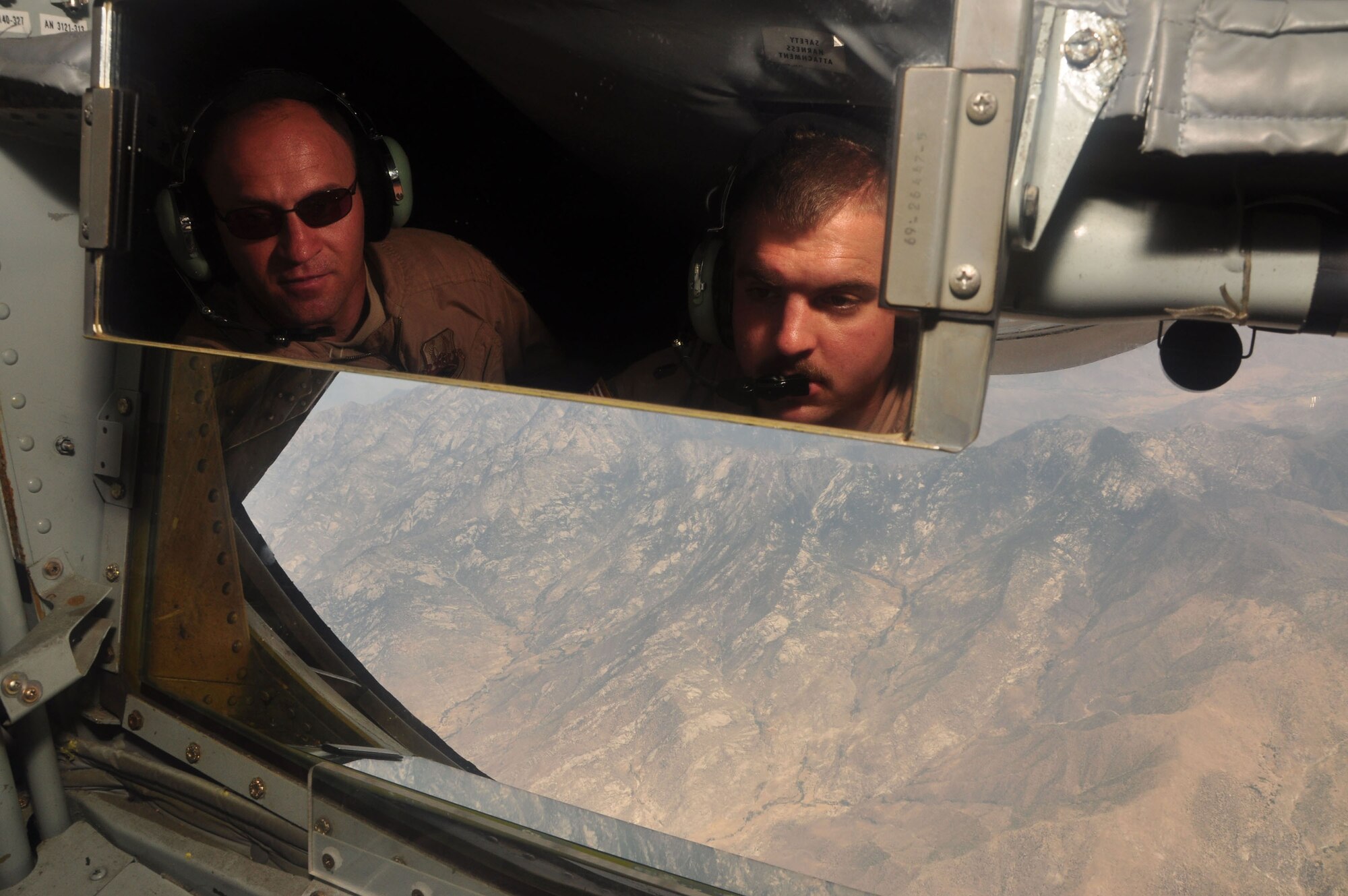TRANSIT CENTER AT MANAS, Kyrgyzstan – Col. Todd Dierlam (l) and Airman 1st Class Jacob Seibert look out the KC-135 Stratotanker boom operator window for an approaching F-15E Strike Eagle during the colonel’s final flight June 19. Colonel Dierlam, 376th Expeditionary Operations Group commander, is a Stratotanker pilot deployed here from Patrick Air Force Base, Fla. Airman Seibert, 22nd Expeditionary Aerial Refueling Squadron boom operator, is deployed here from MacDill AFB, Fla. (U.S. Air Force photo/Master Sgt. Daniel Nathaniel)
