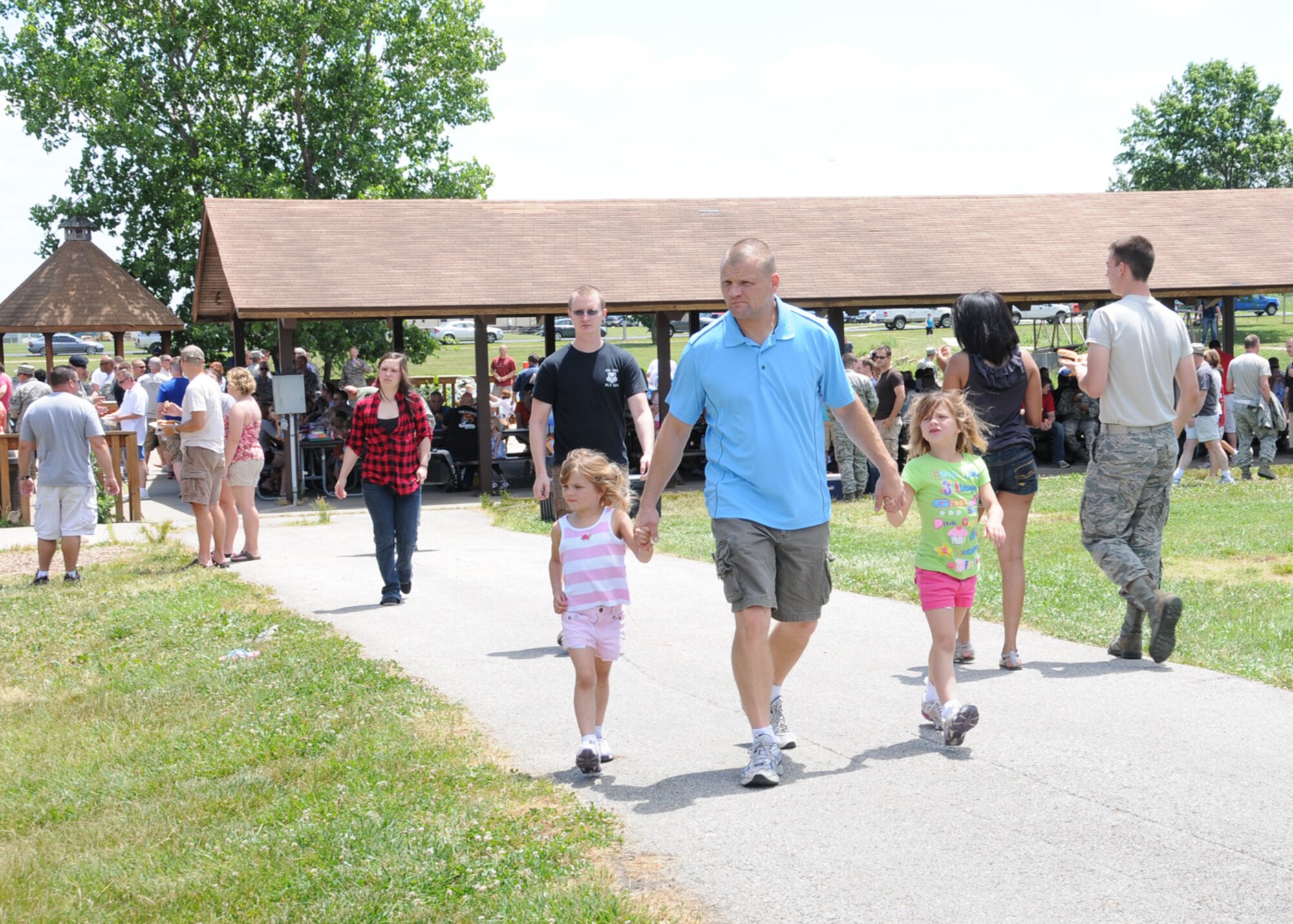 Current and retired members of the 131st Bomb Wing and their families
participate in Wing Family Day at Ike Skelton Park, Whiteman AFB, MO, June
11.  (Photo by Master Sgt, Mary-Dale Amison)
