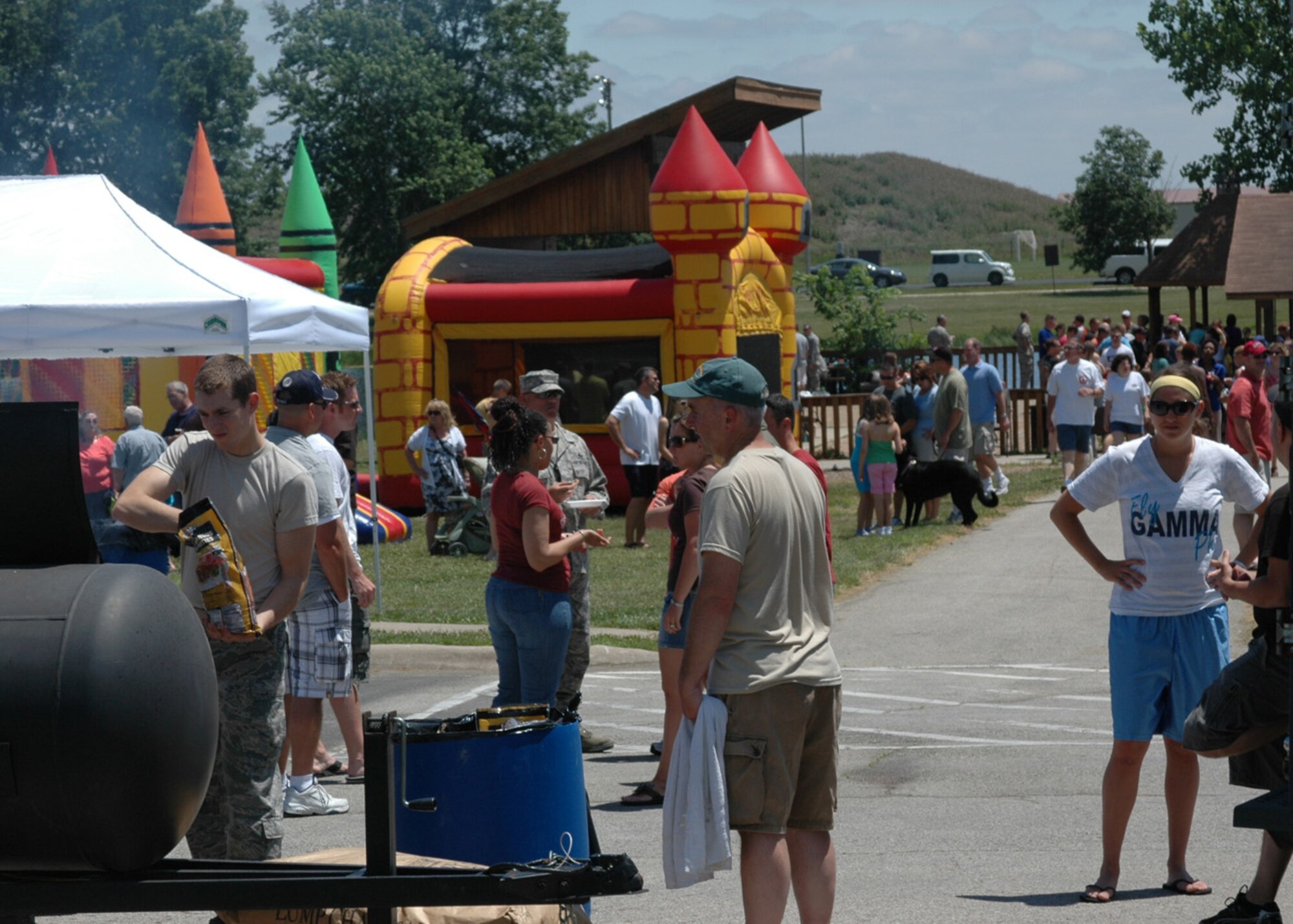 Current and retired members of the 131st Bomb Wing and their families
participate in Wing Family Day at Ike Skelton Park, Whiteman AFB, MO, June
11.  (Photo by Staff Sgt. Meiko Schill)
