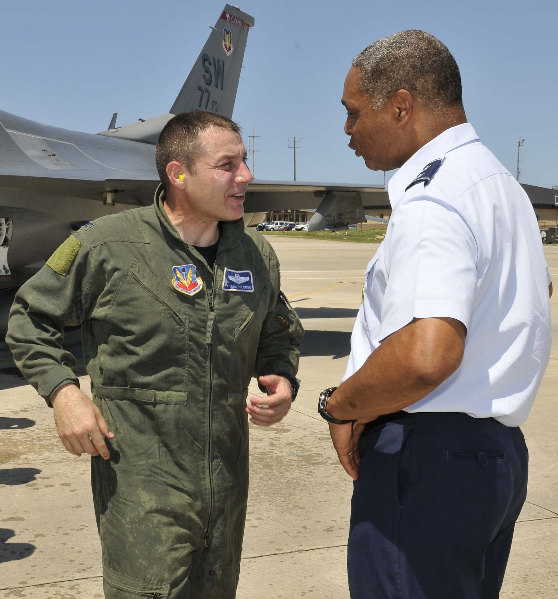 Pilot gets ‘hosed’ after completing final F16 flight > CONR1AF