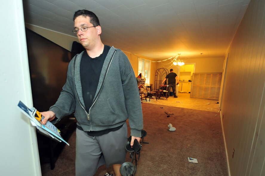 MINOT, N.D. – Senior Airman Matthew Davis, 5th Munitions Squadron munitions controller, helps his family to evacuate in preparation for the impending evacuation of the city of Minot, June 22. By June 29, 2011, Mouse River pressures and heights will reach unprecedented levels—seven to ten feet higher than the all time record with pressures reaching approximately 16,000 cubic feet per second. On June 22, 2011 the river, breached the levees and the warning sirens sounded requiring the immediate evacuation of over 11,000 Minot residents to include nearly 1,000 Air Force Global Strike Command Airmen. (U.S. Air Force photo/Senior Airman Jesse Lopez)