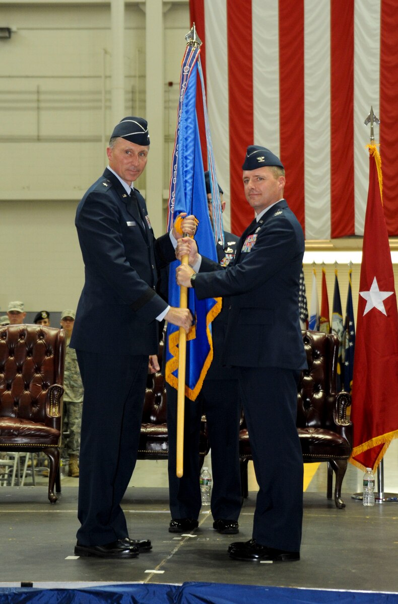 Joint Base McGuire-Dix-Lakehurst Welcomes New Commander > Air Mobility ...