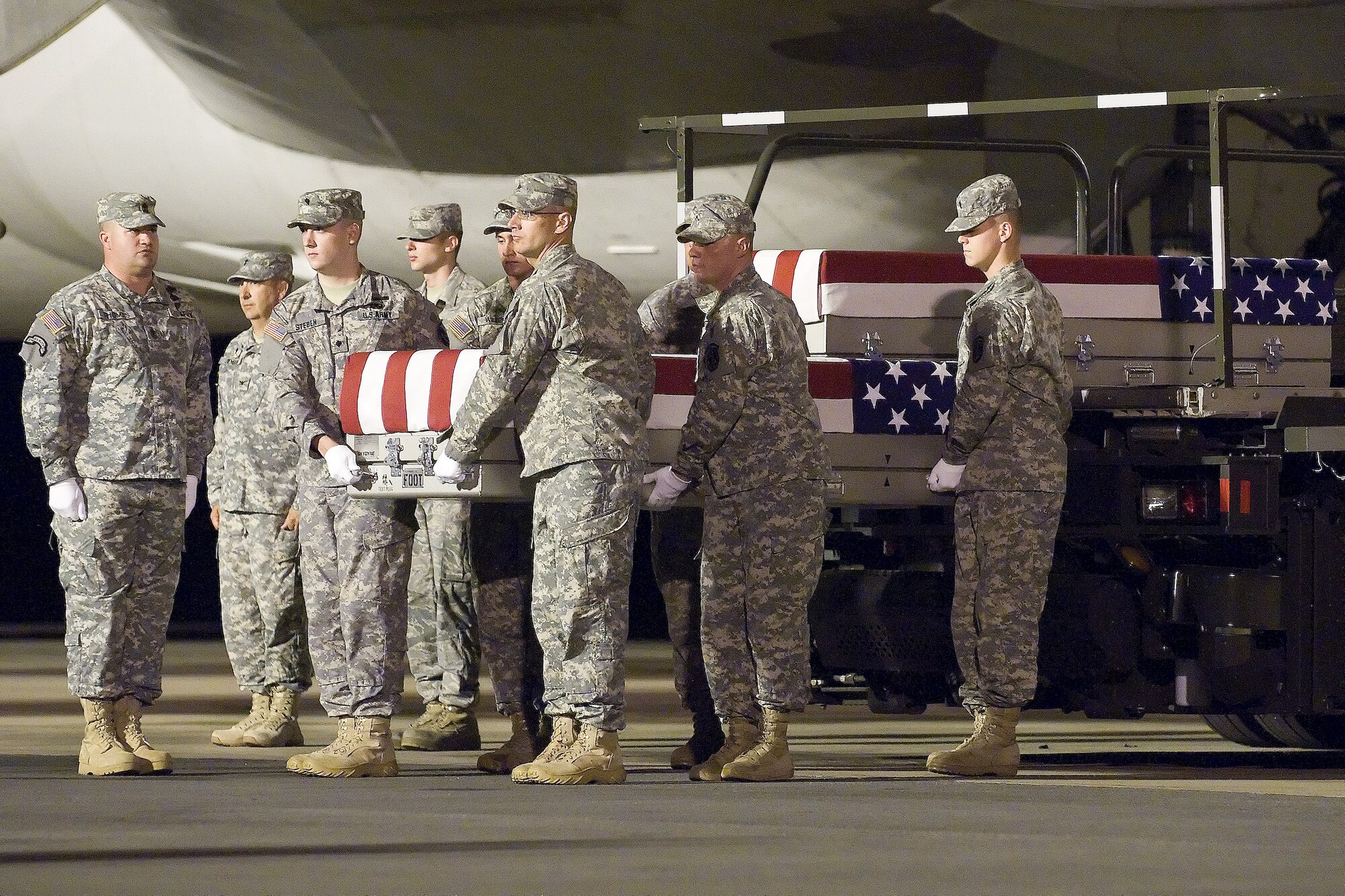 A U.S. Army carry team transfers the remains of Army Spc. Levi E. Nuncio, of Harrisonburg, Va., at Dover Air Force Base, Del., June 25, 2011. Nuncio was assigned to the 2nd Battalion, 35th Infantry Regiment, 3rd Brigade Combat Team, 25th Infantry Division, Schofield Barracks, Hawaii. (U.S. Air Force photo/Adrian Rowan)
