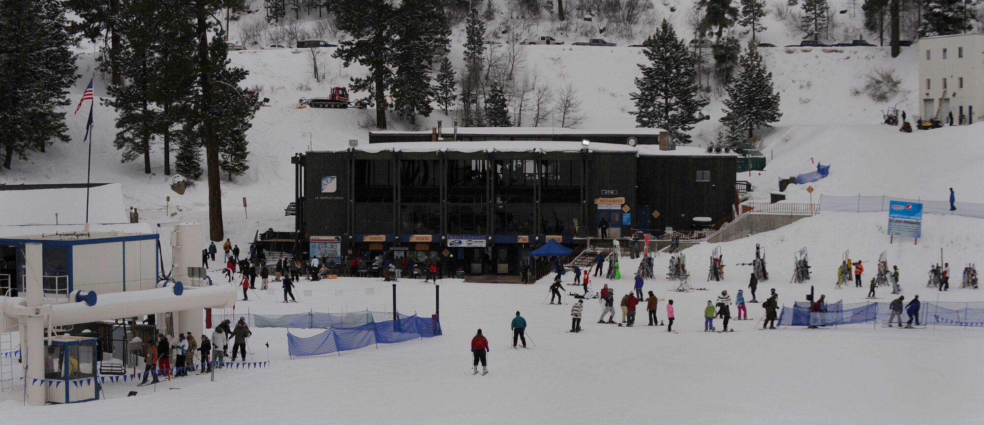 BOISE, Idaho --Members of the 366th Fighter Wing took advantage of Bogus Basin Recreation Area’s outdoor activities during the Gunfighter’s 2011 Winter Sports Day Feb. 25. Gunfighters were granted discounted skiing, snowboarding and tubing tickets in support of the day. (U.S. Air Force photo by Airman 1st Class Renishia Richardson)