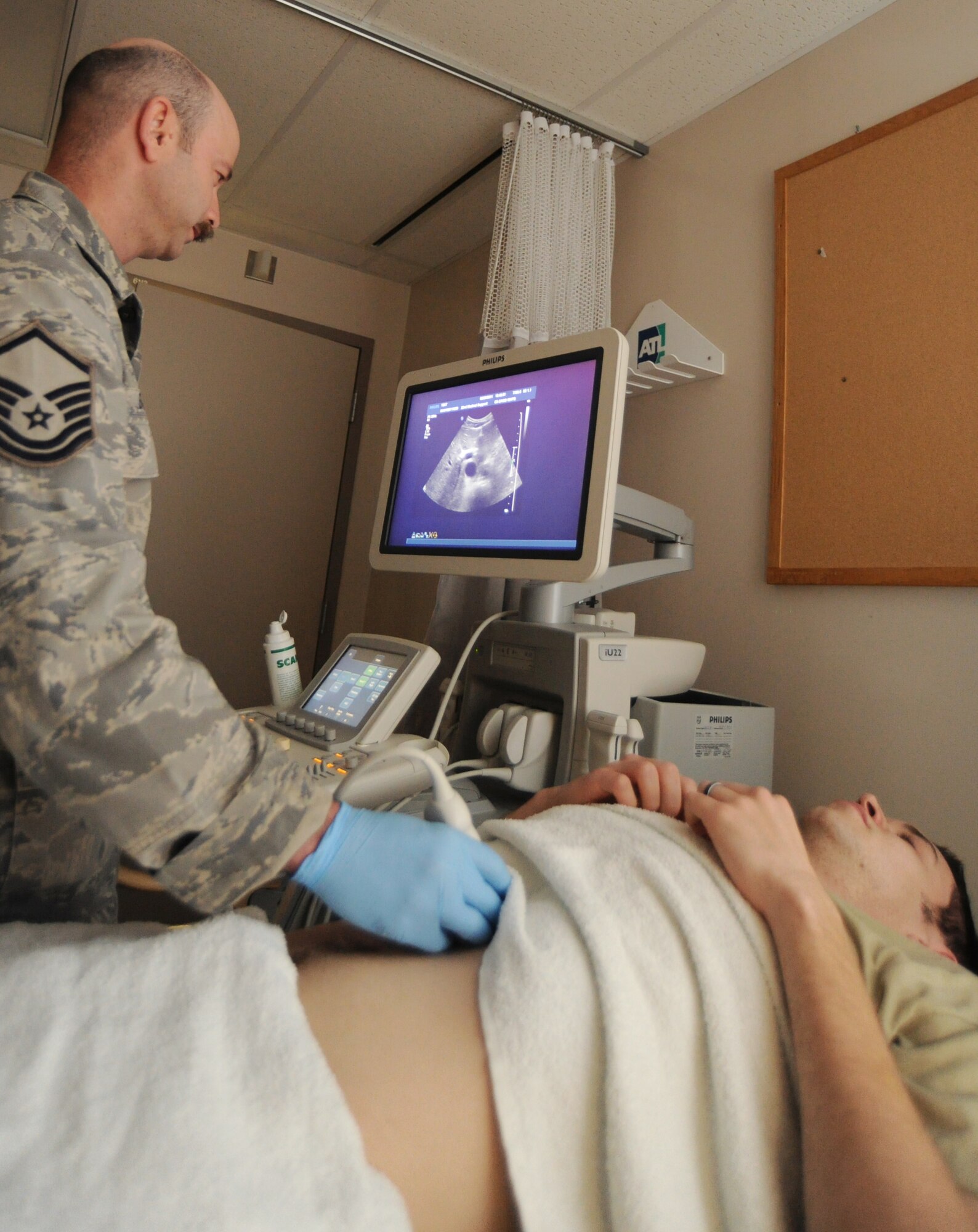 Master Sgt. Damon Barnet, 22nd Medical Support Squadron Diagnostic Imaging NCOIC, views an ultrasound of Airman 1st Class Lawrence Seay’s stomach, 22nd Medical Support Squadron Bio-Medical Equipment technician, Feb. 23, 2011, McConnell Air Force Base, Kan. Diagnostic Imaging Airmen can have specialty training in ultrasound components and equipment, giving them advanced knowledge in human vascular and abdominal anatomy. (U.S. Air Force photo/Senior Airman Maria A. Ruiz)