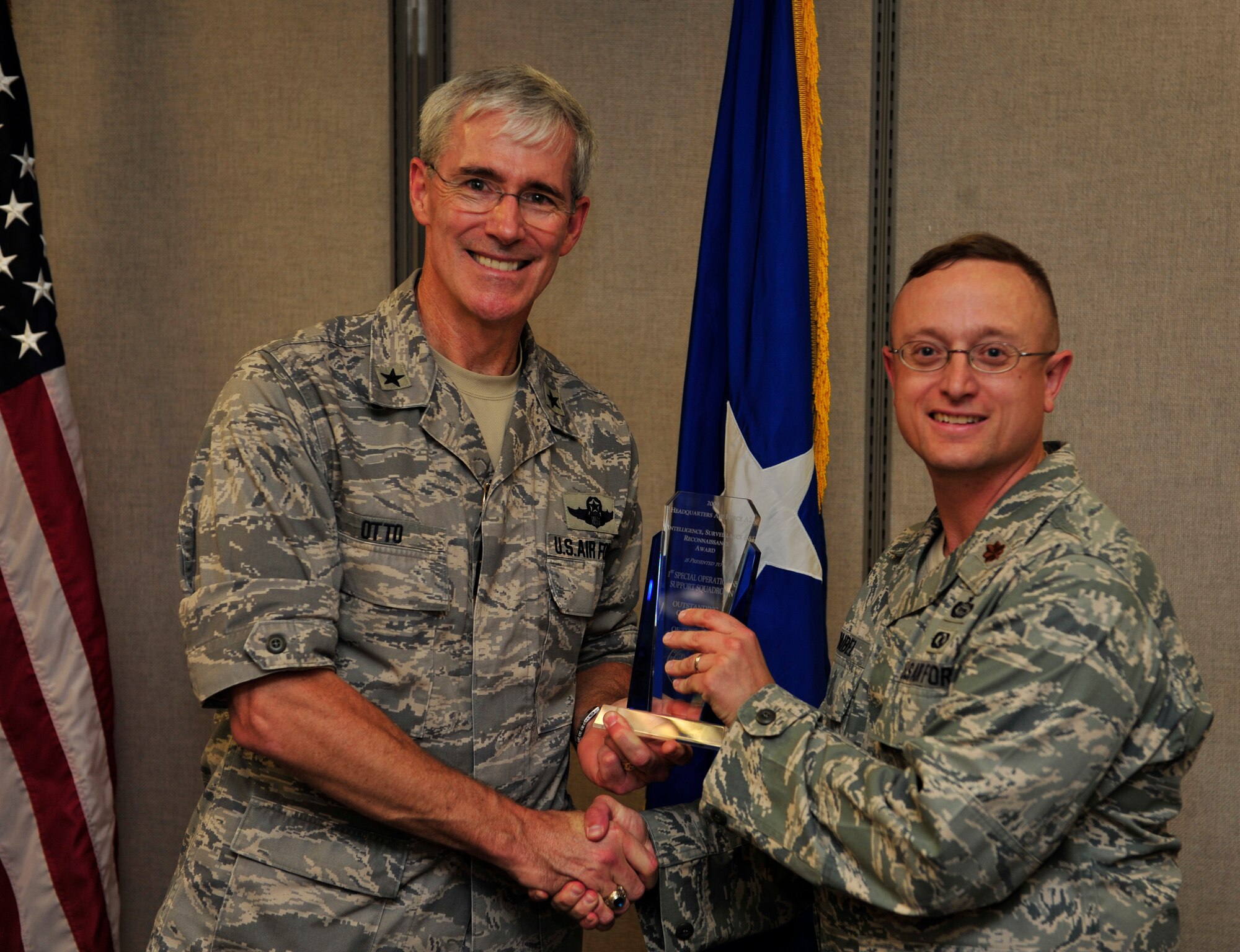 U.S. Air Force Brig. Gen. Robert Otto, Headquarters U.S. Air Force, Washington, D.C., Intelligence, Surveillance and Reconnaissance Capabilities director, deputy chief of staff for ISR, presents the 2009 Outstanding Operations Group Intelligence/Operations Support Flight ISR Unit of the Year award to Maj. Erwin Waibel, 1st Special Operations Support Squadron intelligence flight commander, Hurlburt Field, Fla., Oct. 14, 2010. (U.S. Air Force photo by Staff Sgt. Stephanie Jacobs/RELEASED)