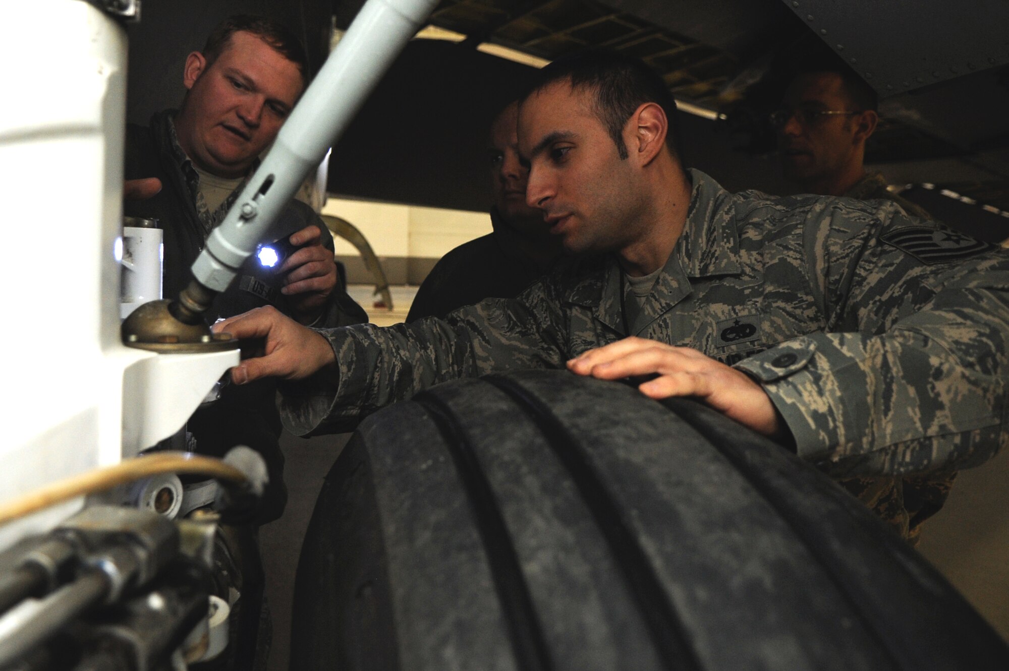 MINOT AIR FORCE BASE, N.D. -- Tech. Sgt. Matthew Hayes, 372nd Training Squadron aerospace repair and reclamation instructor discusses the technicalities of the hydraulic systems with Tech. Sgt. Peter Zotto, 5th Maintenance Squadron crew chief and combat readiness training cross-over. Craft familiarization is essential for cross-over maintainers who have not yet had a chance to work on bomber aircraft specific to this base. (U.S. Air Force photo/Airman 1st Class Jose L. Hernandez)

