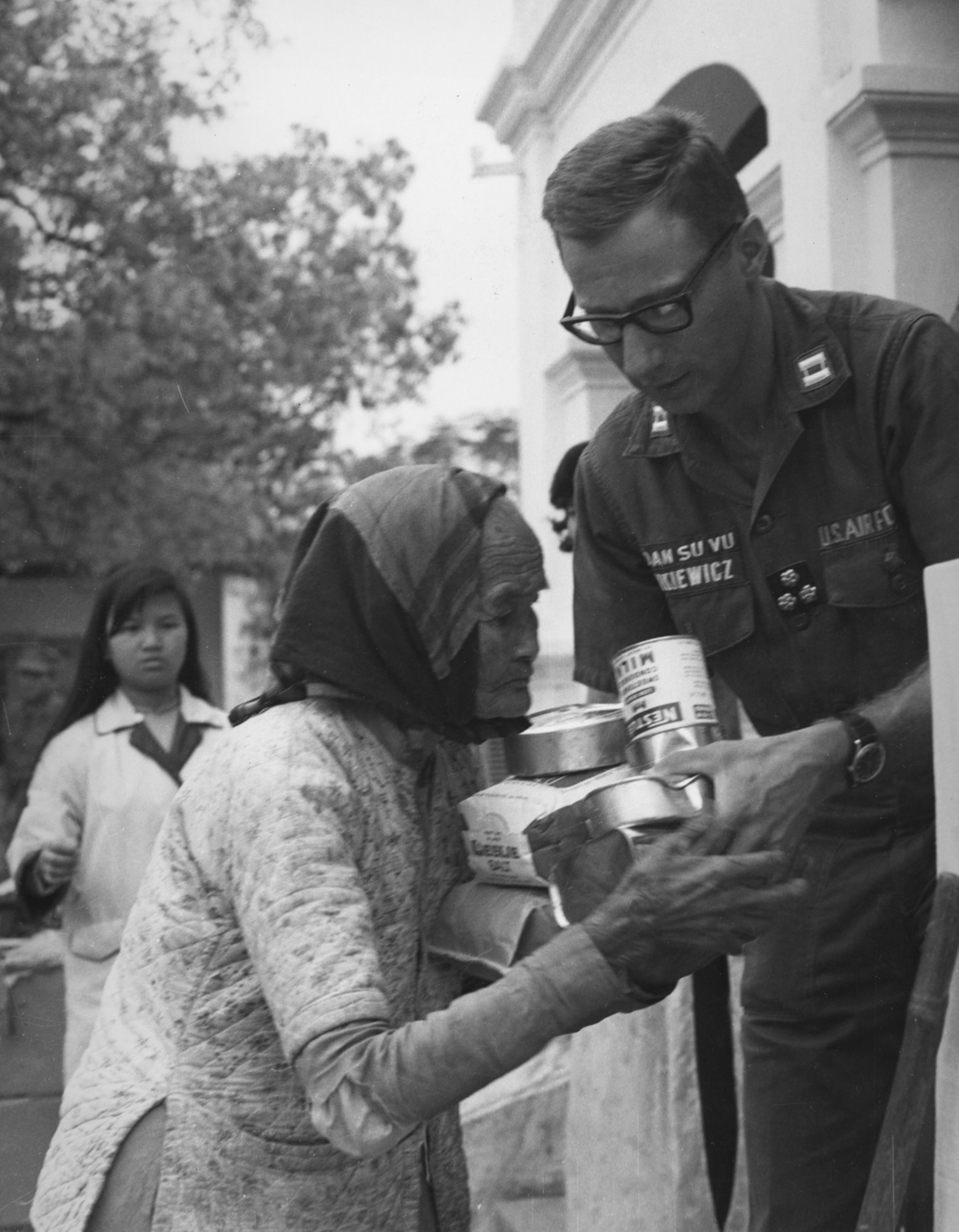 American forces provided significant humanitarian aid to the South Vietnam. (U.S. Air Force photo).