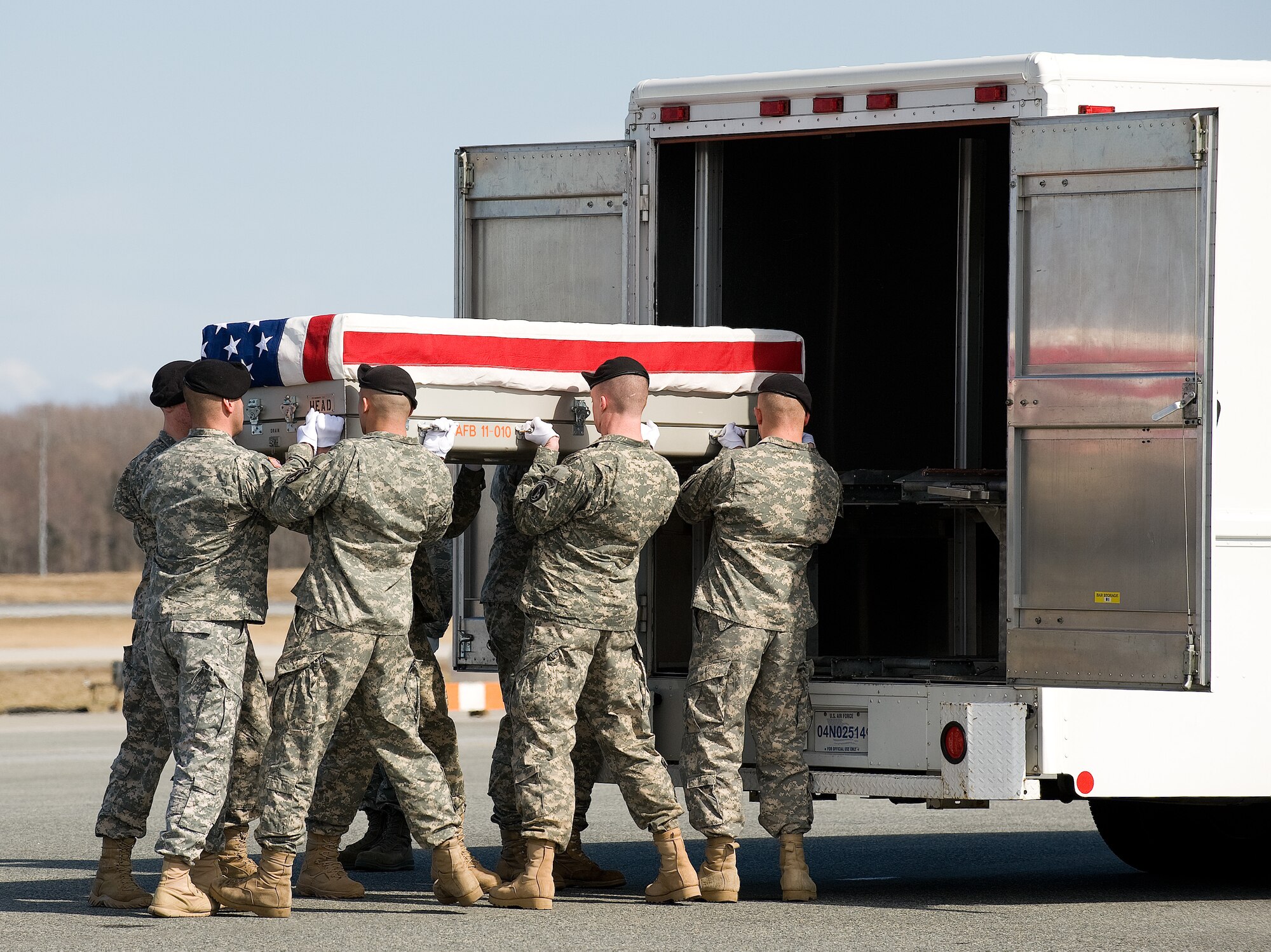 A U.S. Army carry team transfers the remains of Army Staff Sgt. Chauncy R. Mays of Cookville, Texas., at Dover Air Force Base, Del., March 4, 2011.   (U.S. Air Force photo/Jason Minto)