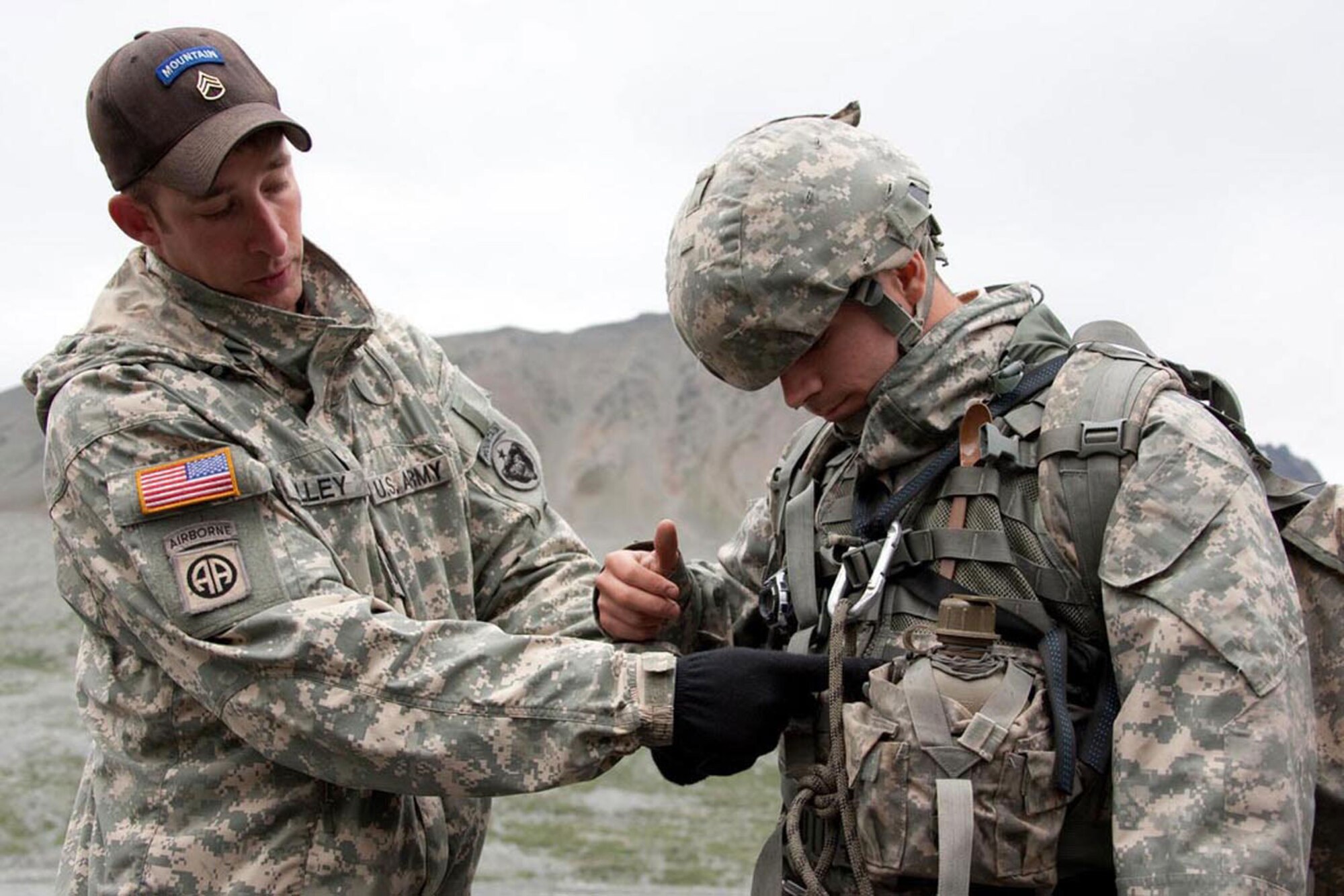 Army Staff Sgt. Paul Willey, an instructor at the Army’s Northern Warfare Training
Center inspects a student’s equipment during the Basic Mountaineering Course, at
Black Rapids Training Site. Willey has taught arctic warfare, survival and mountaineering courses at the school for the past three years. (U.S. Army photo/Staff Sgt. Brehl Garza)