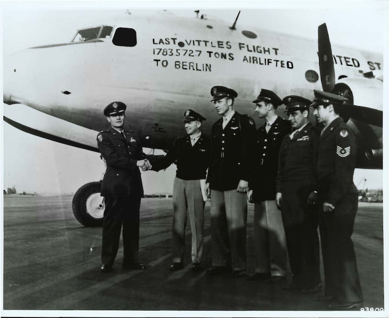 Last Official Flight of the Berlin Airlift