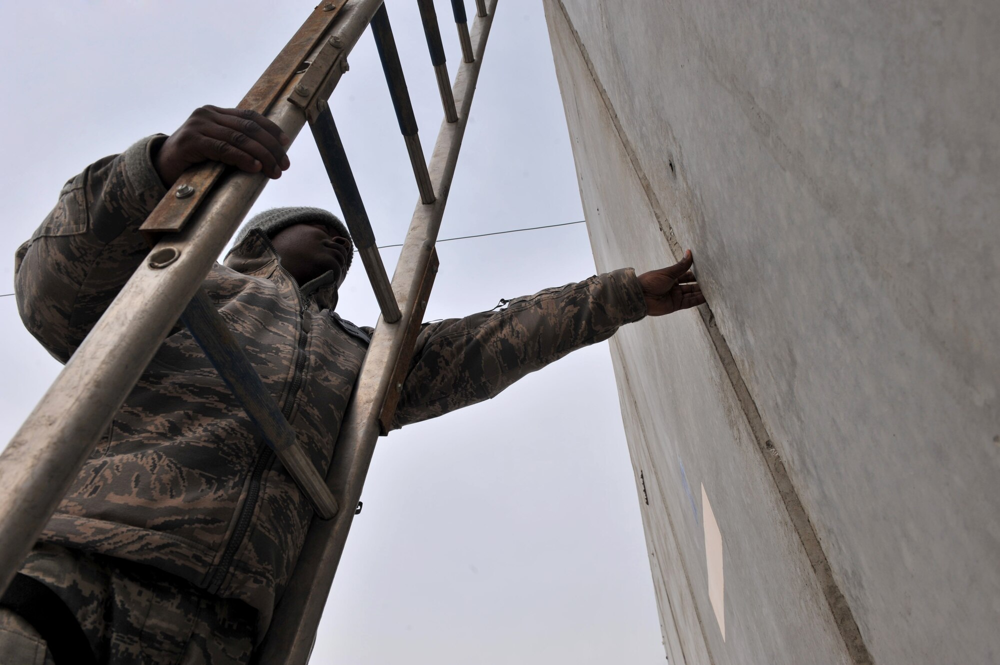 Master Sgt. Terry Armstead, 455th Air Expeditionary Wing anti-terrorism
office superintendent, inspects a recent barrier installation at Bagram
Airfield, Afghanistan, March 4, 2011. The barriers have to meet the
anti-terrorism standards. Sergeant Armstead is deployed from Joint Base
Pearl Harbor Hickam, Hawaii and is a native of Tuscumbia, Ala. (U.S. Air
Force photo by Senior Airman Sheila deVera)
