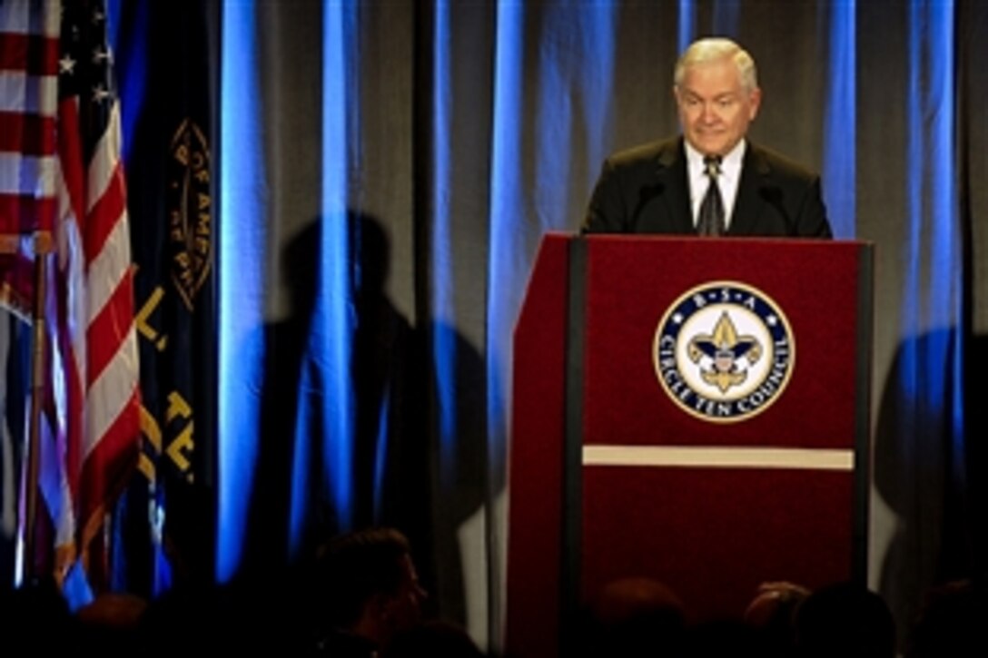 Defense Secretary Robert M. Gates thanks former President George W. Bush after he is introduced during the Circle Ten Council Friends of Scouting dinner in Dallas, March 3, 2011. Gates, a former Eagle Scout, gave the keynote speech.