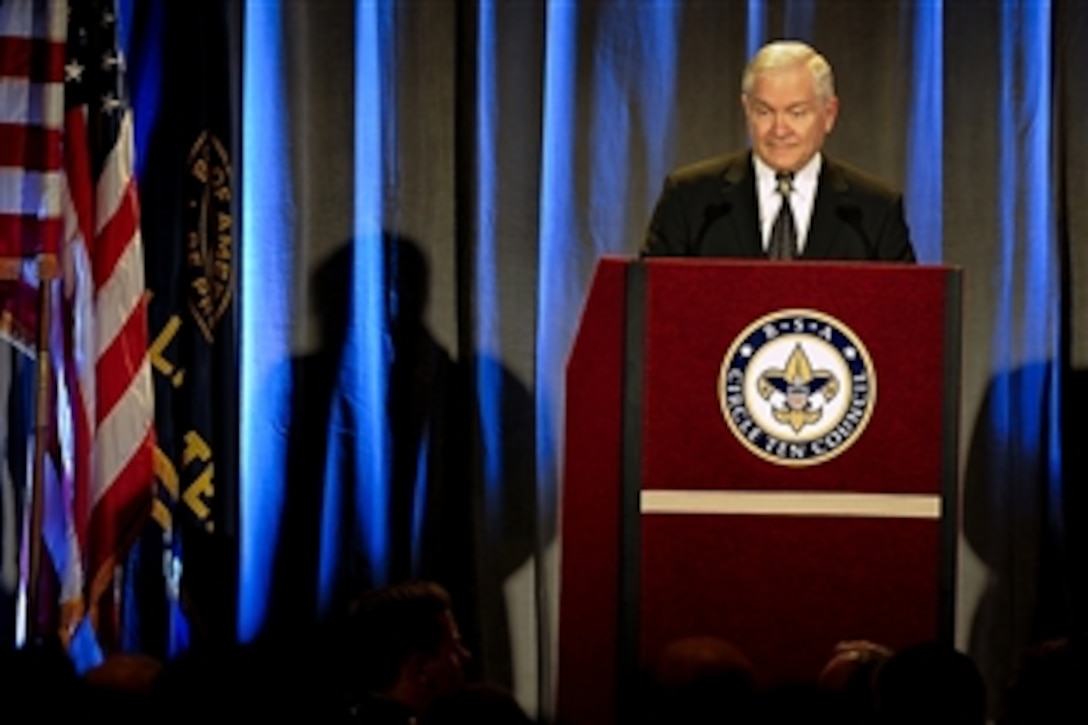 Defense Secretary Robert M. Gates thanks former President George W. Bush after he is introduced during the Circle Ten Council Friends of Scouting dinner in Dallas, March 3, 2011. Gates, a former Eagle Scout, gave the keynote speech.
