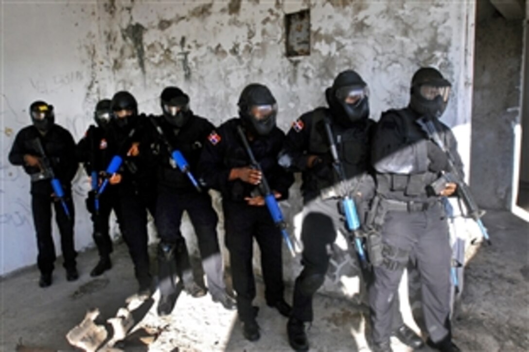 A group of Dominican Commandos stack along a wall to prepare to enter an unsecured room during a training event near Santo Domingo, Dominican Republic, March 5, 2011.  The event is to prepare for Exercise Fused Response, a combined U.S. and Dominican military event  from March 7-11. The commandos are assigned to the Ministerio de Estado de las Fuerzas Armadas.