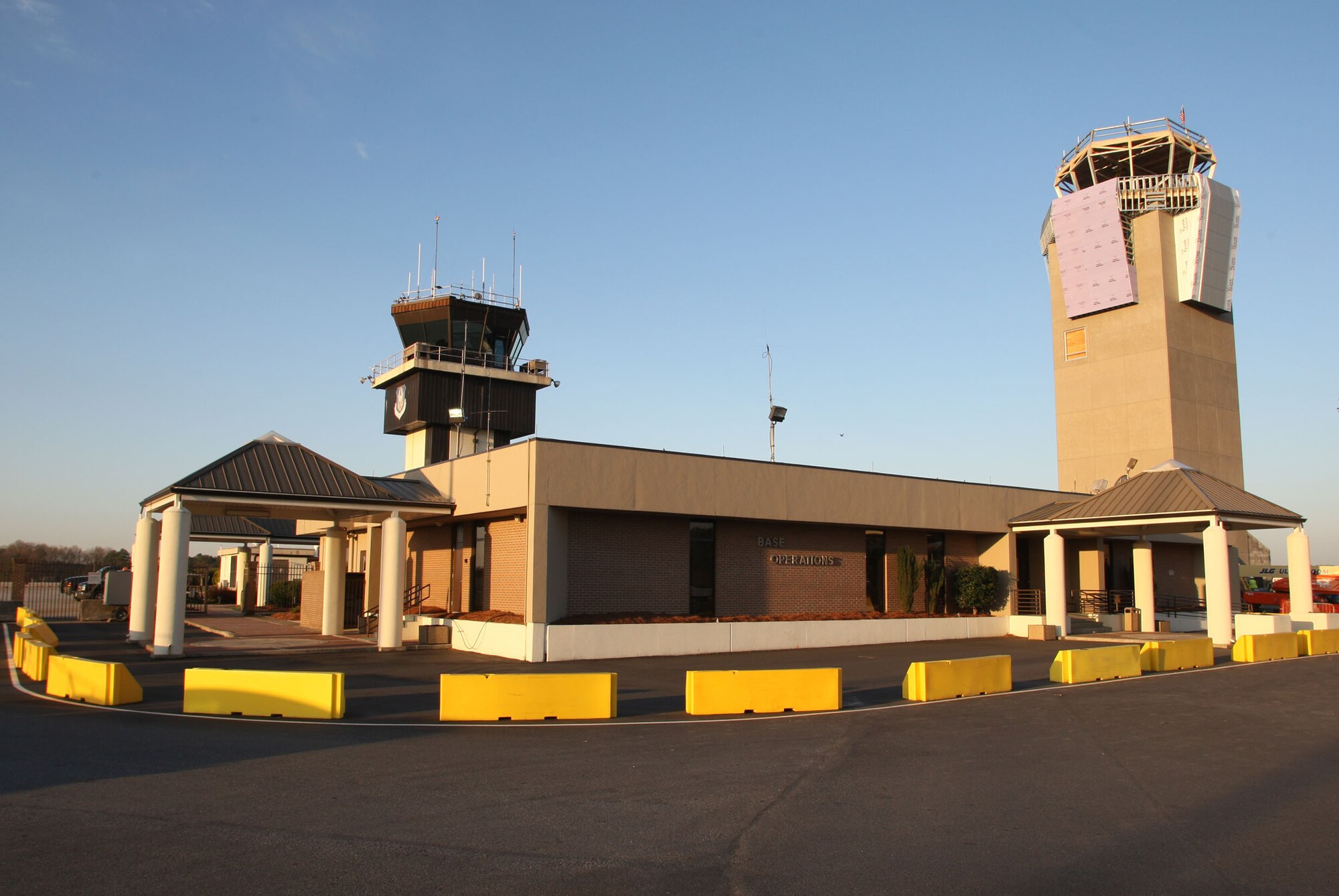 Work crews continue to make progress on the new Dobbins Air Traffic Control Tower. (U.S. Air Force Photo/Don Peek)