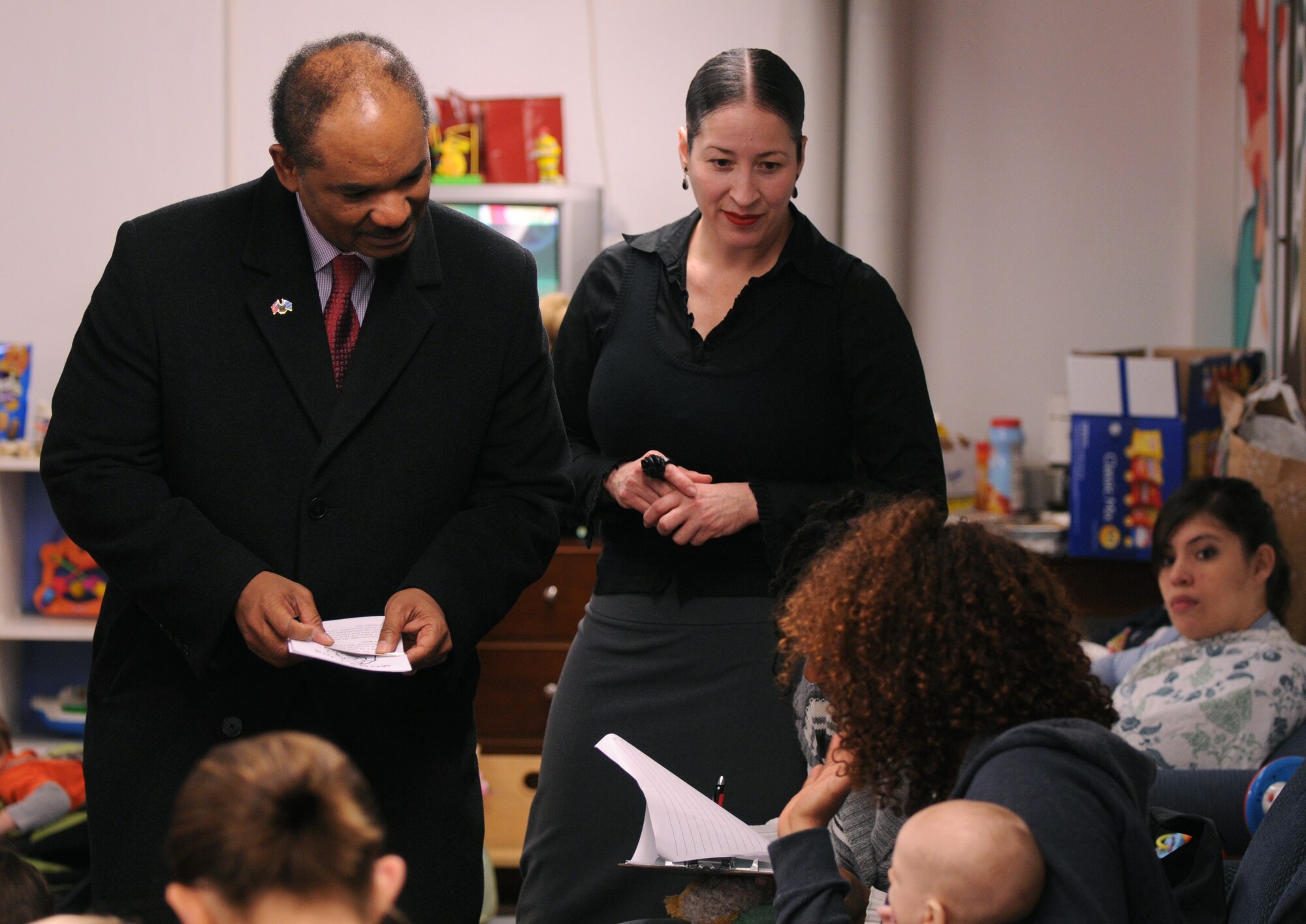 SPANGDAHLEM AIR BASE, Germany – Robert L. Gordon III, deputy assistant secretary of defense for military community and family policy, speaks with military spouses at a Moms Offering Moms Support Club meeting during his visit here March 9. Mr. Gordon visited the 52nd Fighter Wing to better understand programs available to family members and community programs on base. (U.S. Air Force photo/Senior Airman Nathanael Callon)