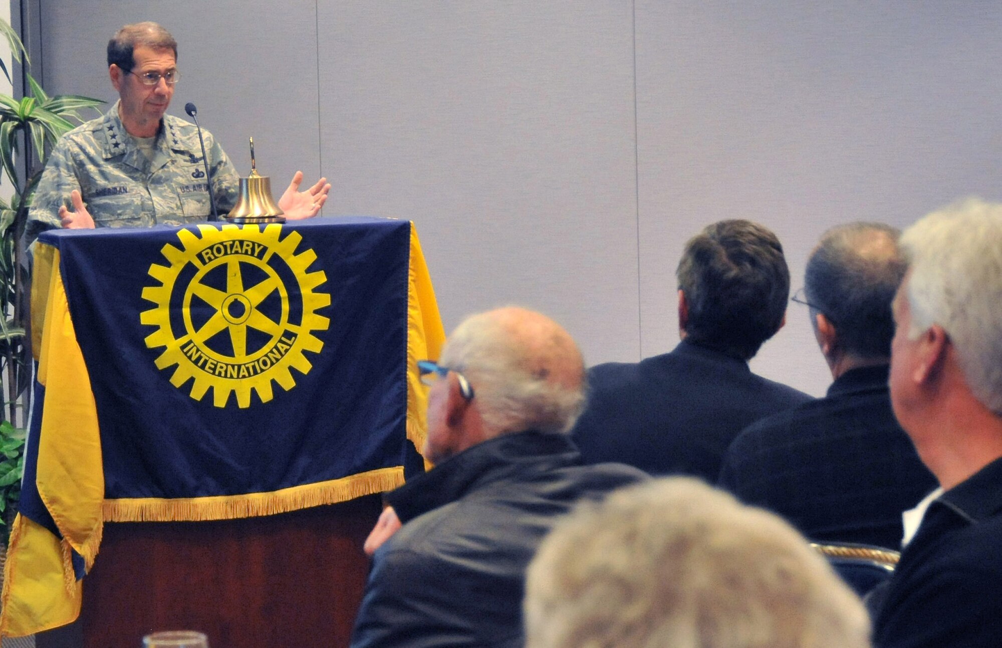 Lt. Gen Tom Sheridan, SMC commander, welcomes members of various South Bay Rotary Clubs to Los Angeles AFB, March 2. The group received an overview briefing and went on a short walking tour led by SMC Historian, Dr. Harry Waldron.  (Photo by Lou Hernandez)