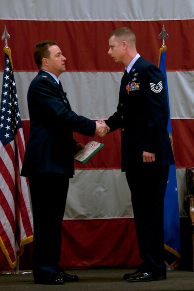 Col. Keith Knudson, 419th Fighter Wing commander, awards Tech. Sgt. Fred Schoeffler, 419th Explosive Ordnance Disposal, the Bronze Star award for his heroic efforts while deployed. Sergeant Schoeffler’s actions made it possible for two wounded soldiers to be safely evacuated and three convoys to return to the base. (U.S. Air Force photo/Staff Sgt. Heather Skinkle)