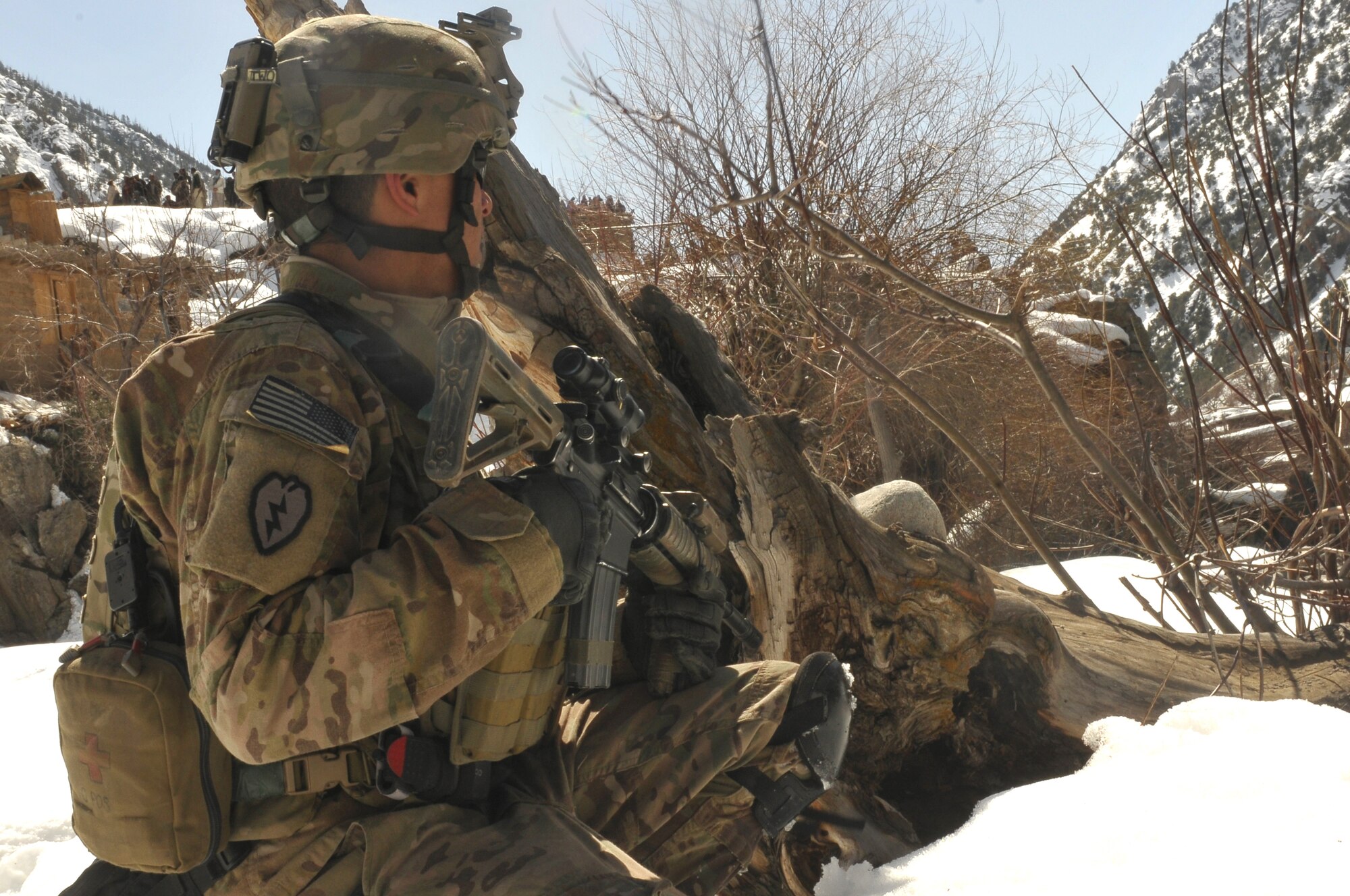 Barge Matal, Afghanistan – A U.S. Army soldier provides security watch during a combat resupply mission in Barge Matal in the northern Kunar Valley March 10. The Afghan Air Force worked in cooperation with the Ministry of the Interior and coalition forces to complete the mission, using ten aircraft to deliver over 9,000 kilograms of weapons, ammunition and food to Afghan National Police stationed in the remote post that is seen as vital by Afghan officials due to its proximity to Pakistan and history of insurgent activity. Following the supply drop-off, forces loaded over 80 ANP bound for their respective homes following a three to six month deployment to the region. (U.S. Navy photo by Mass Communications Specialist 2nd Class Vladimir Potapenko).
