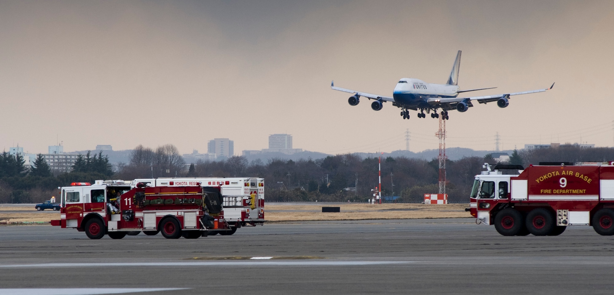 A United Airline flight lands here 11 March, after diverting from Narita International Airport. Yokota Air Base opened its airfield today after an earthquake struck Tokyo. (U.S. Air Force photo/Master Sgt. Kimberly Spinner) 